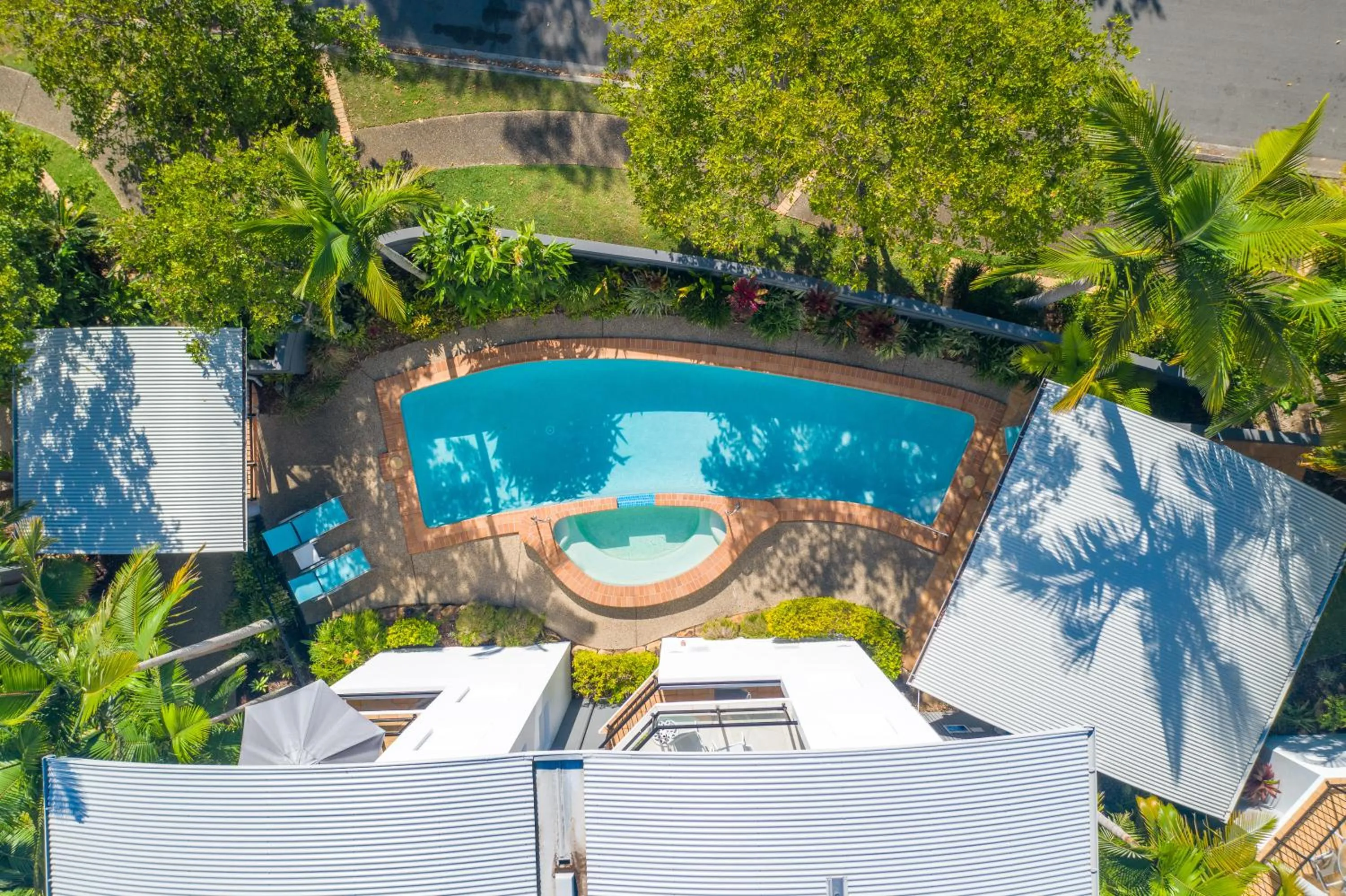 Swimming pool in Twin Quays Noosa