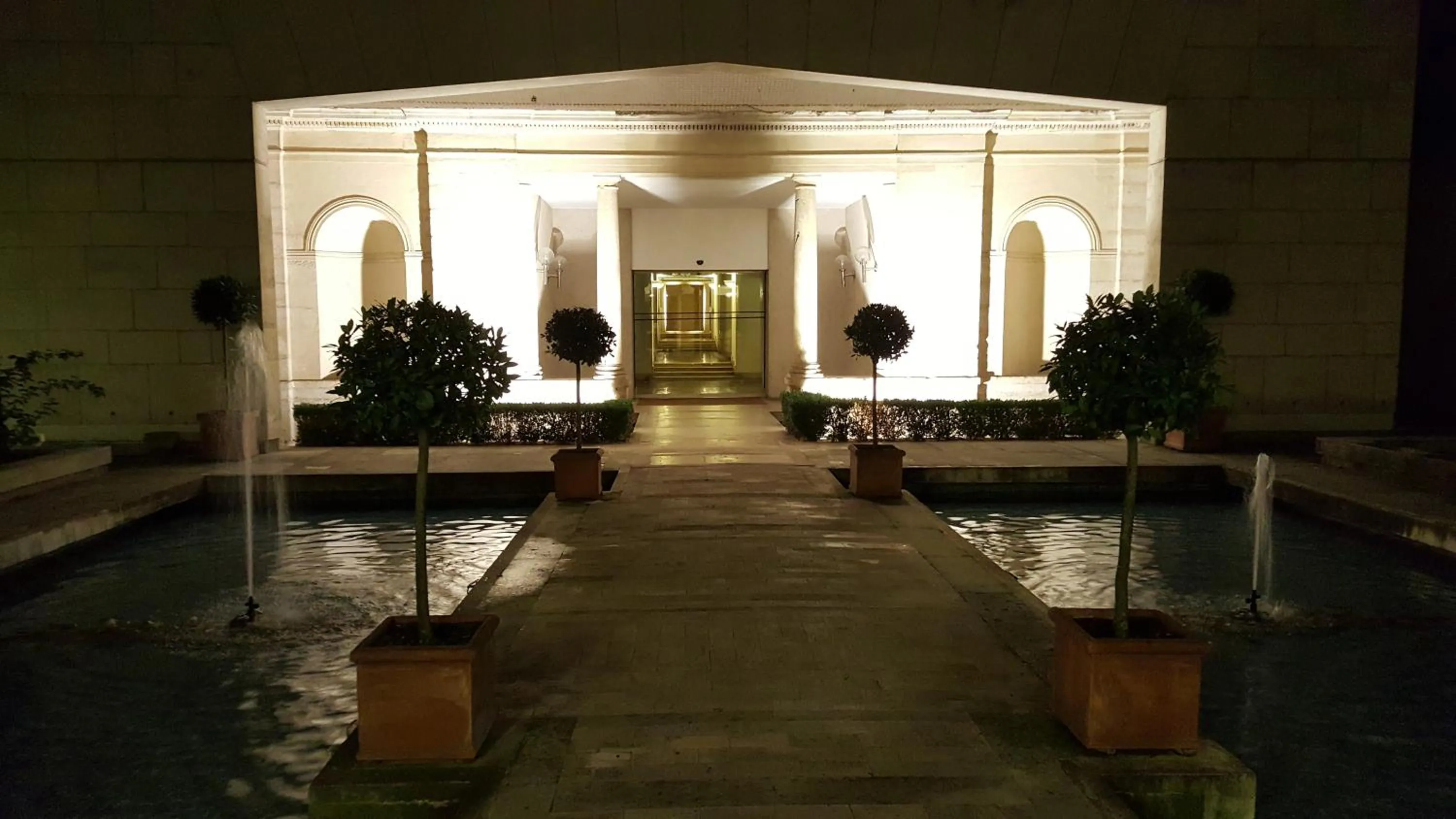 Facade/entrance in Assia & Nathalie - Luxury B&B MARAIS