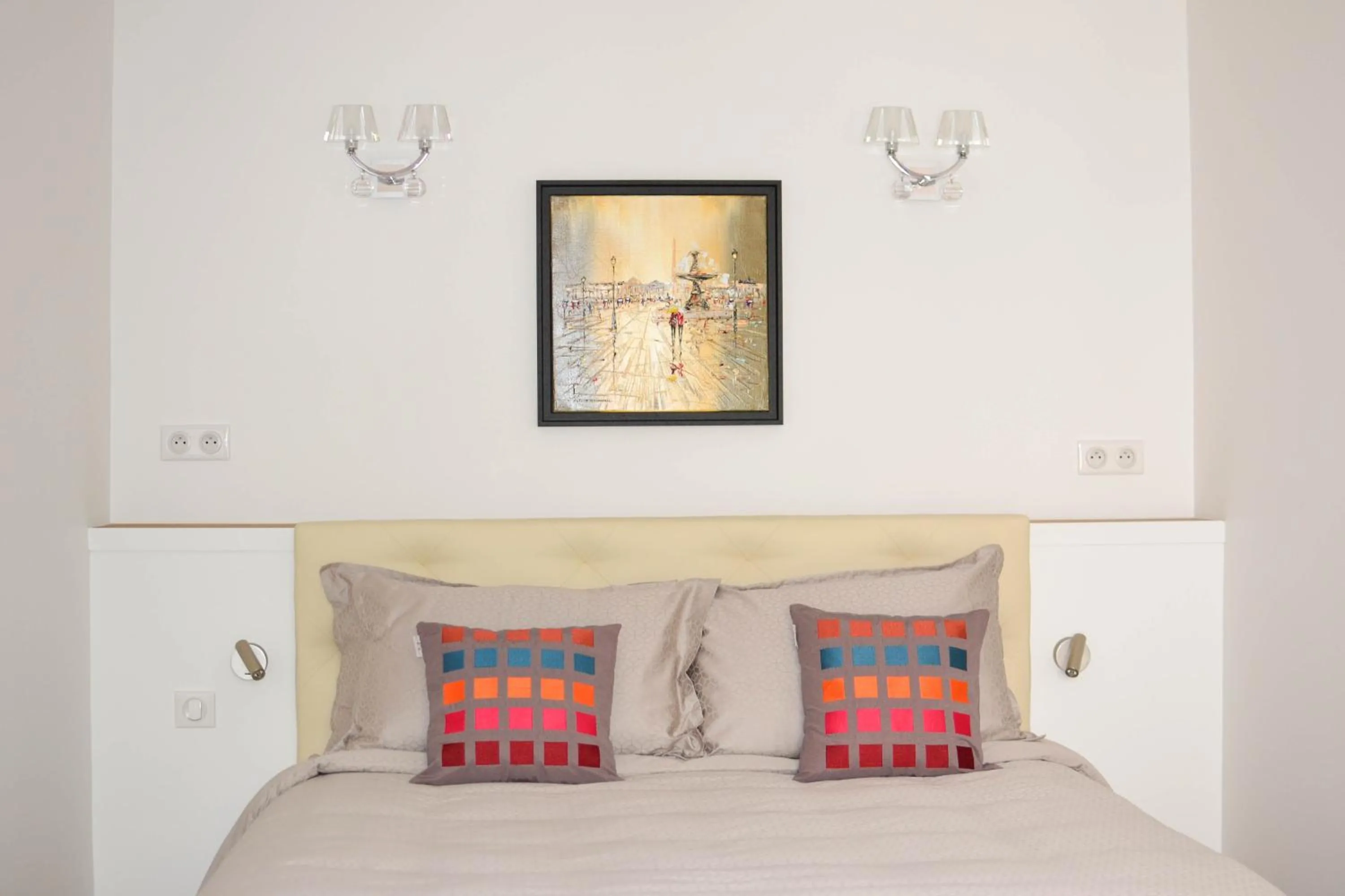 Decorative detail, Bed in Assia & Nathalie - Luxury B&B MARAIS