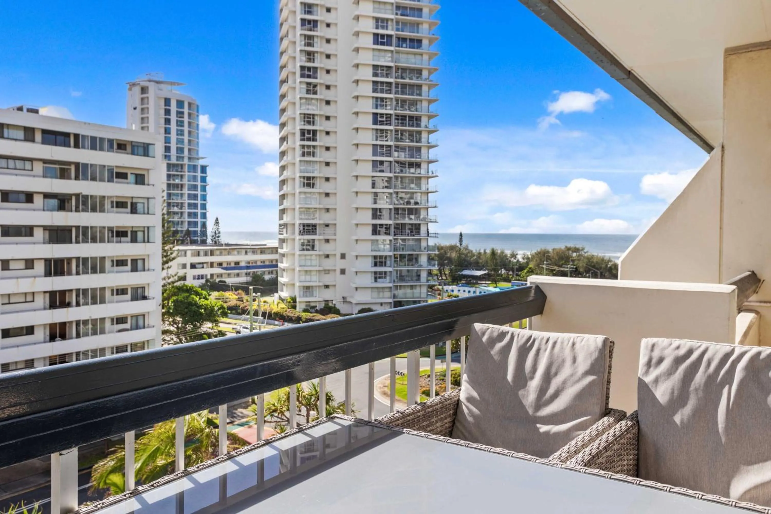 Balcony/Terrace in Hi Ho Beach Apartments on Broadbeach