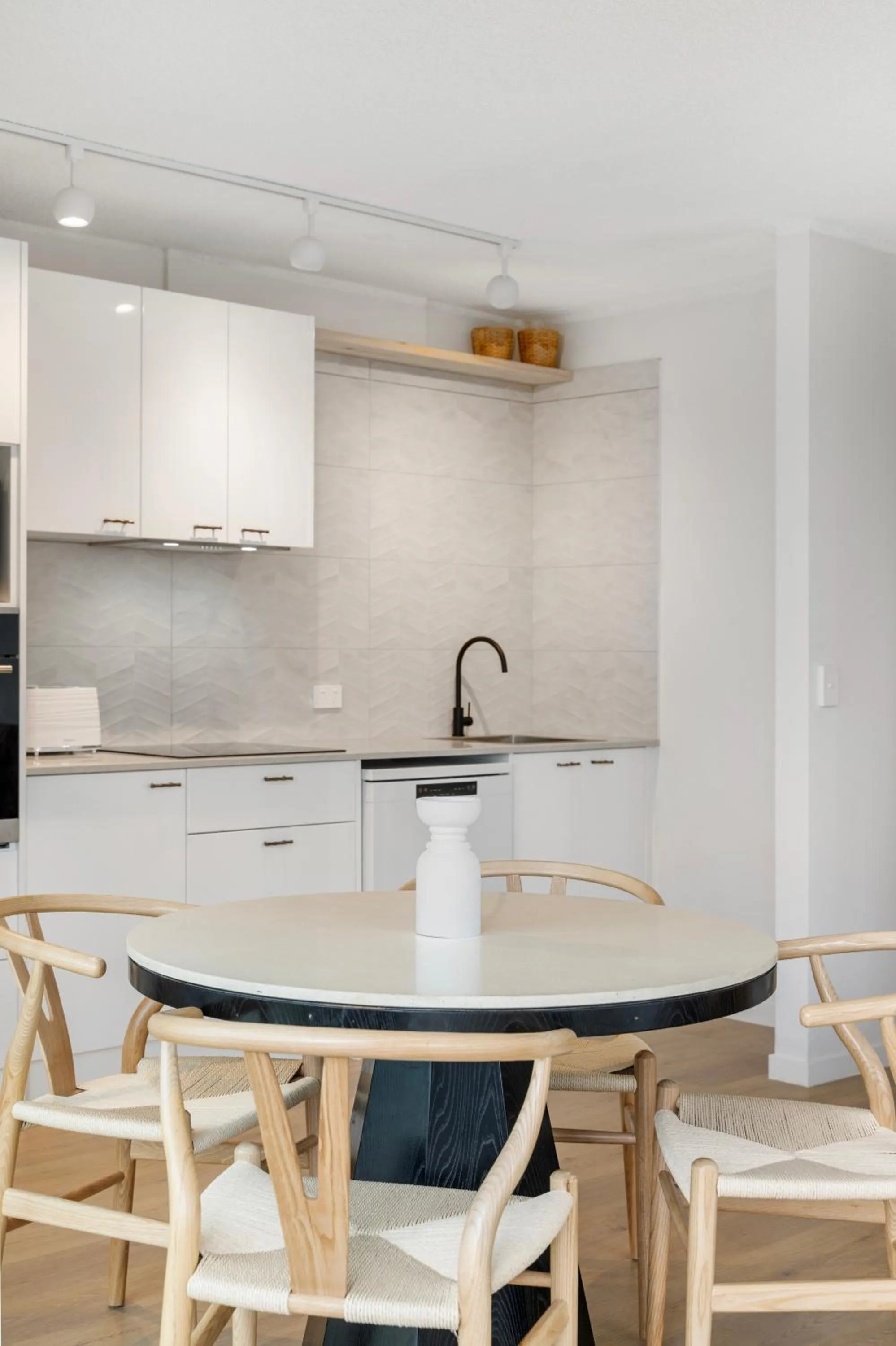 Kitchen or kitchenette in Hi Ho Beach Apartments on Broadbeach