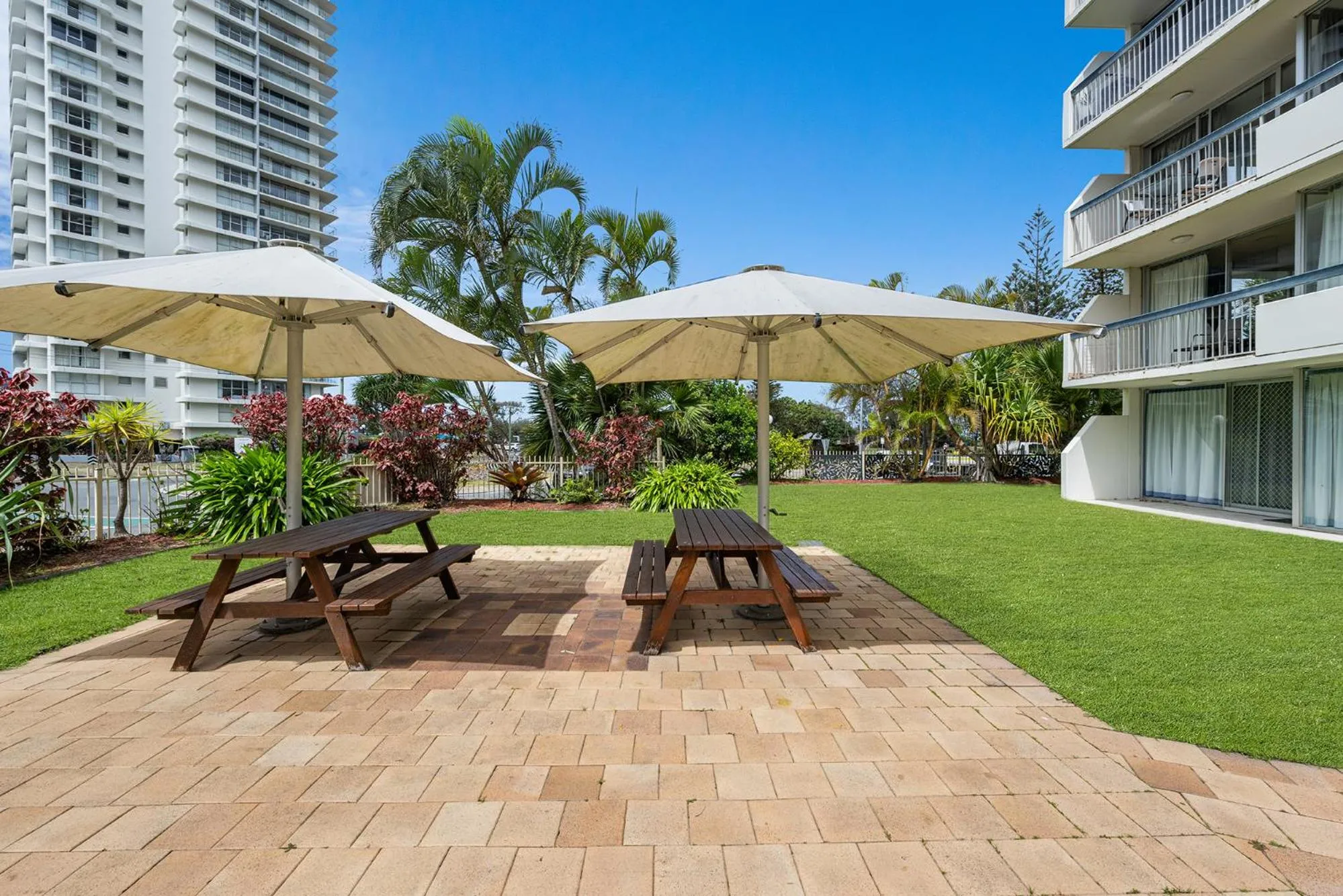 Property building in Hi Ho Beach Apartments on Broadbeach