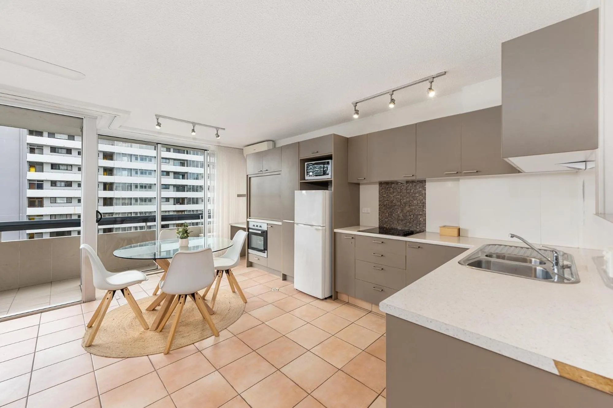Kitchen or kitchenette in Hi Ho Beach Apartments on Broadbeach