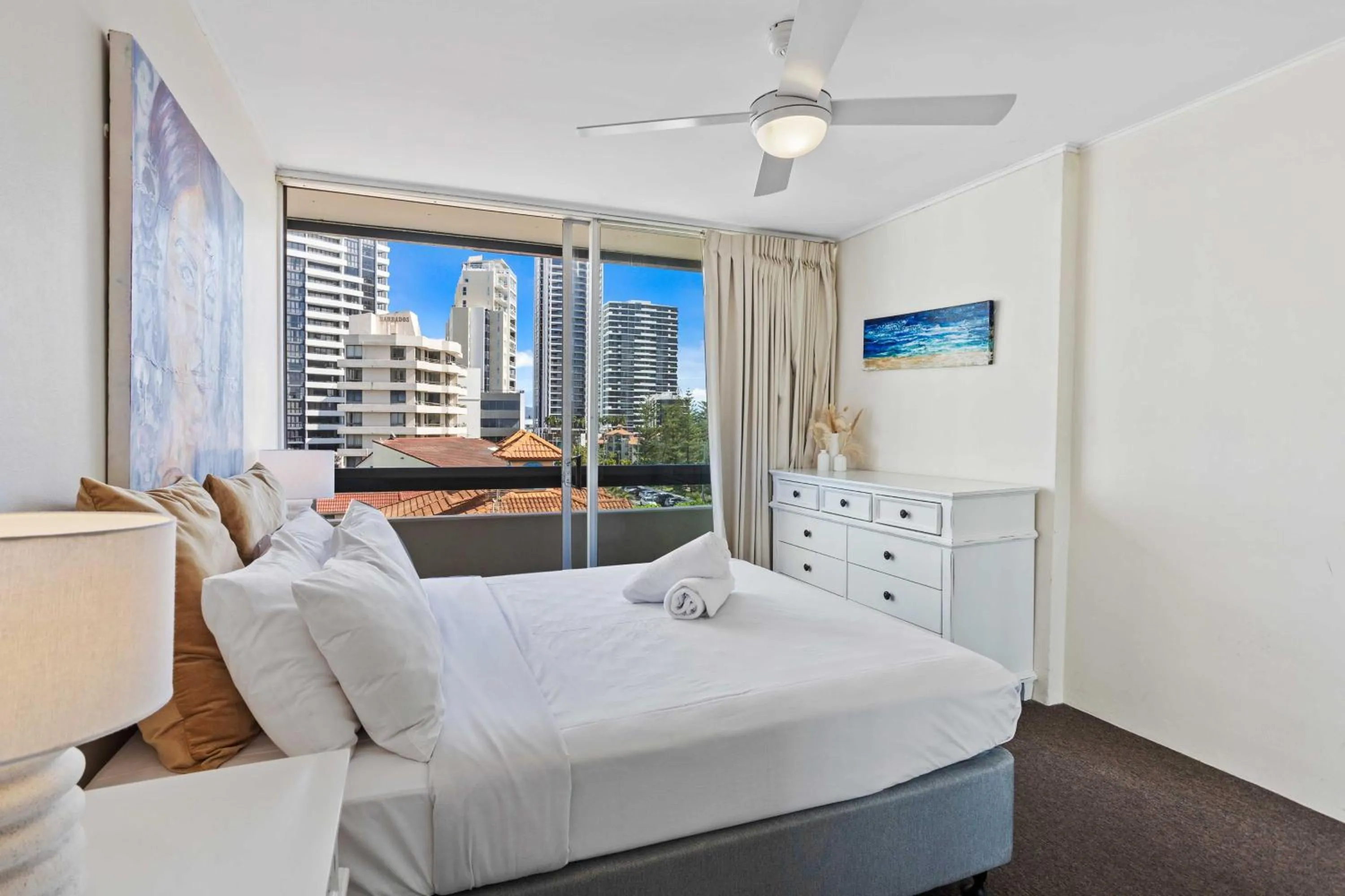 Bedroom, Bed in Hi Ho Beach Apartments on Broadbeach
