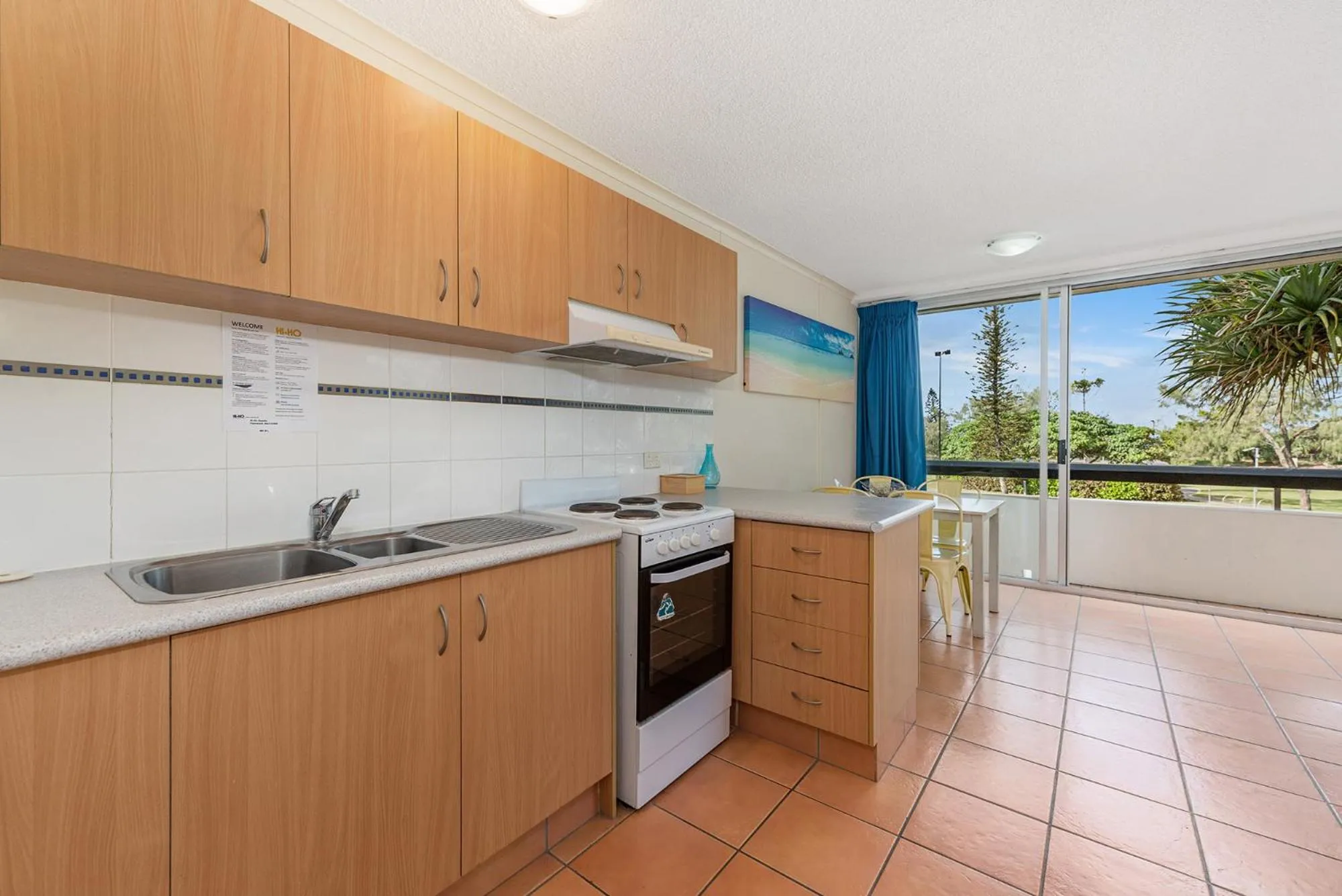Kitchen or kitchenette in Hi Ho Beach Apartments on Broadbeach