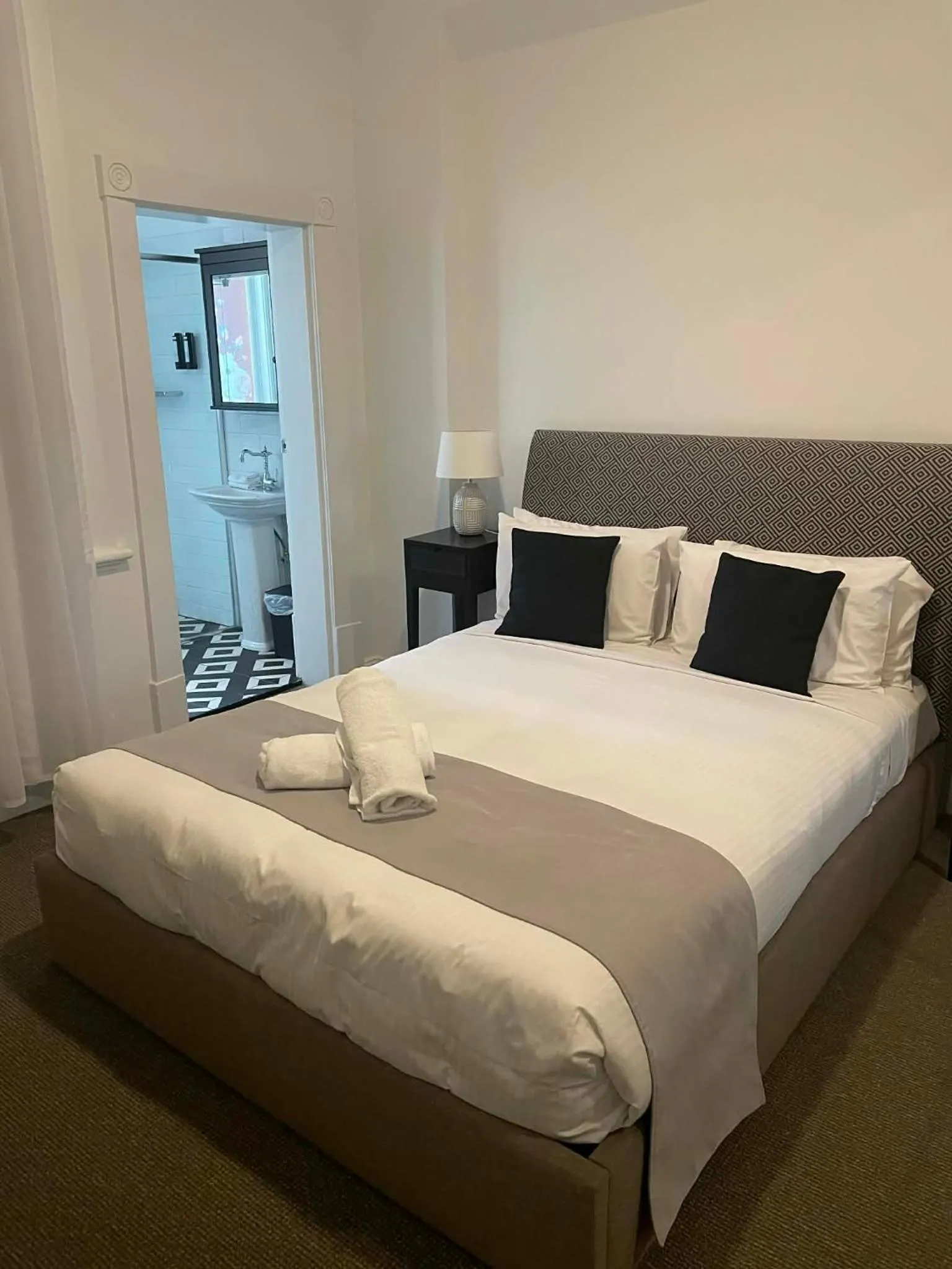 Adelaide Mansions Apartments