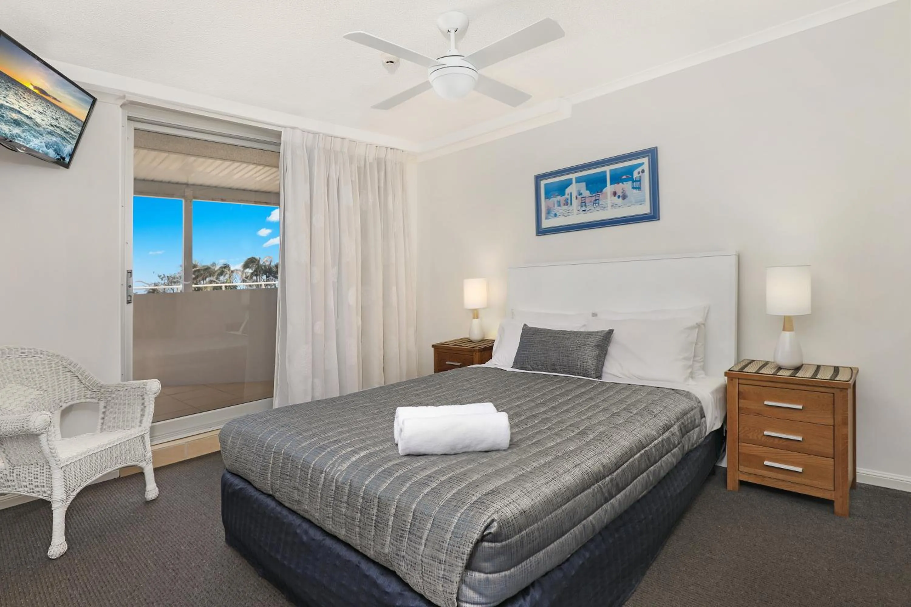 Patio, Bed in Elouera Tower