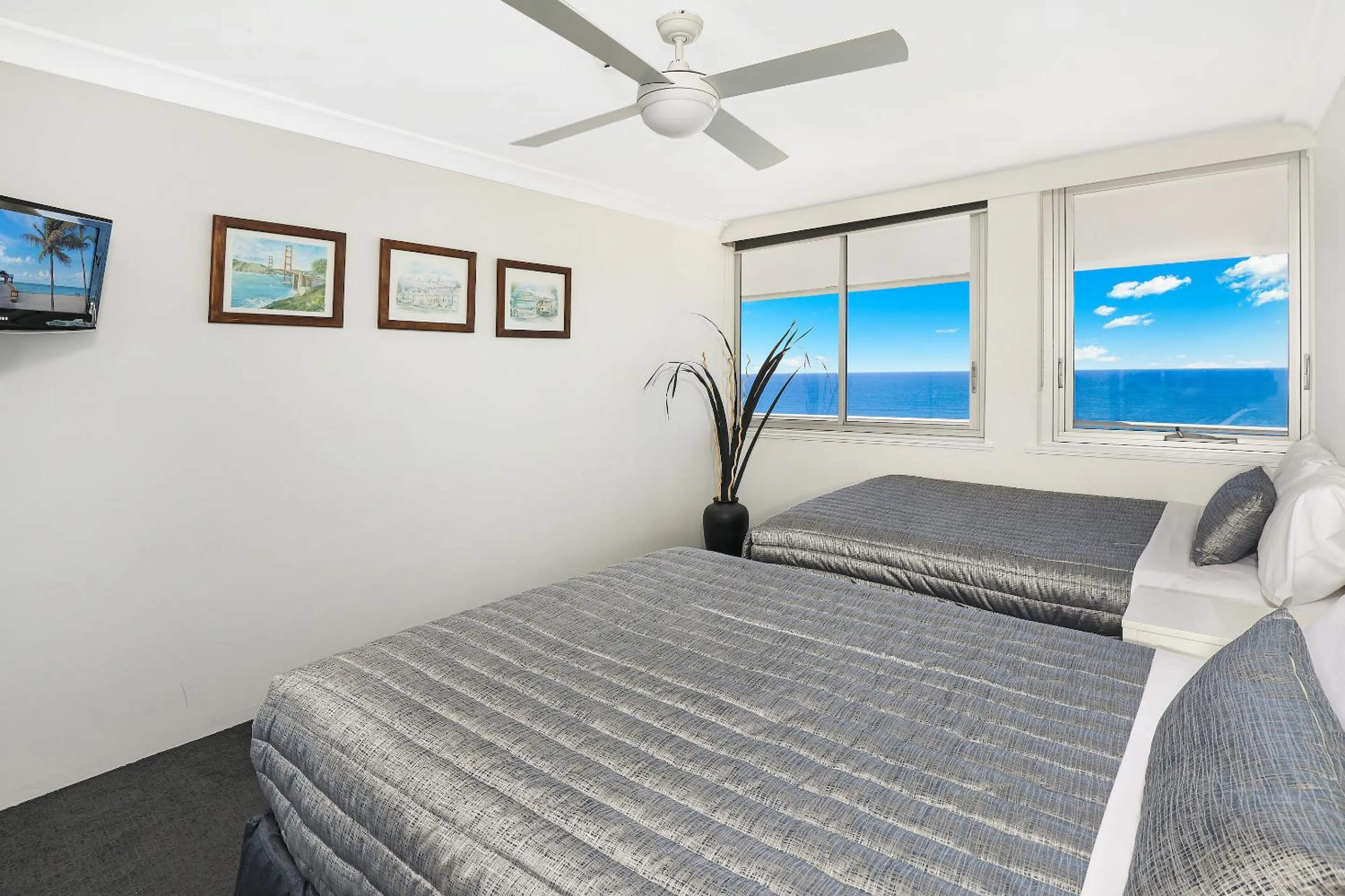 Bedroom, Bed in Elouera Tower