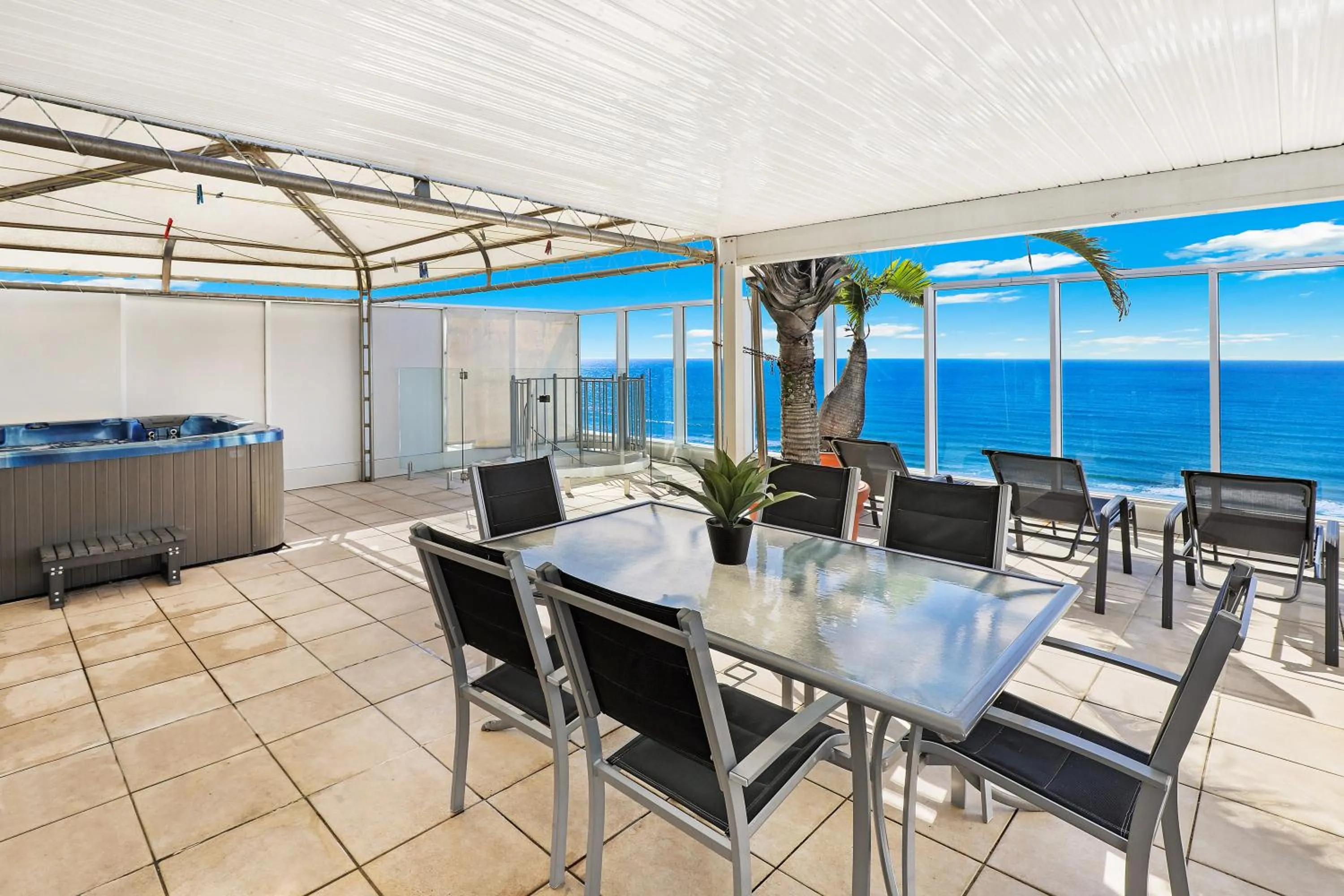 Sea view in Elouera Tower