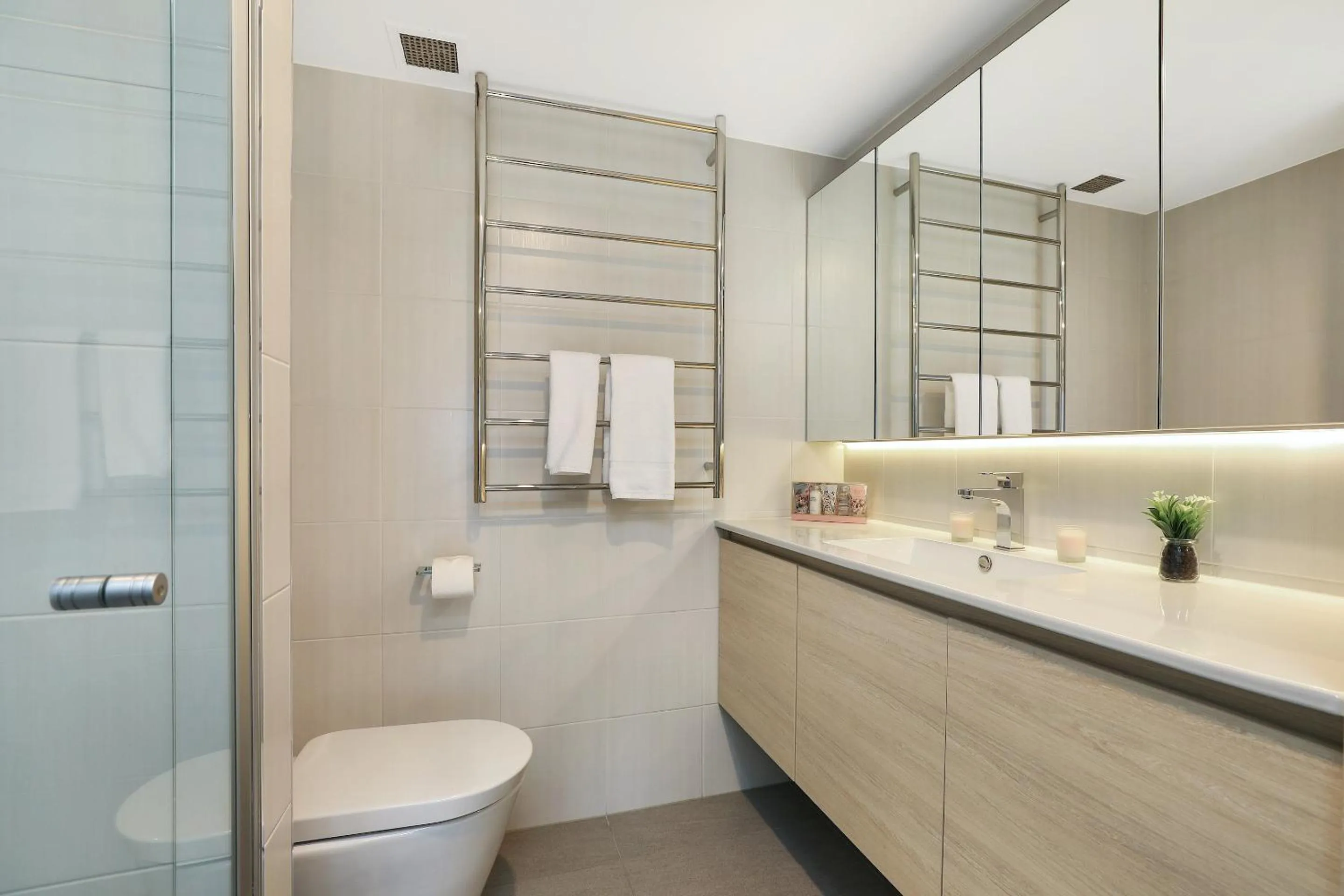 Shower in Elouera Tower