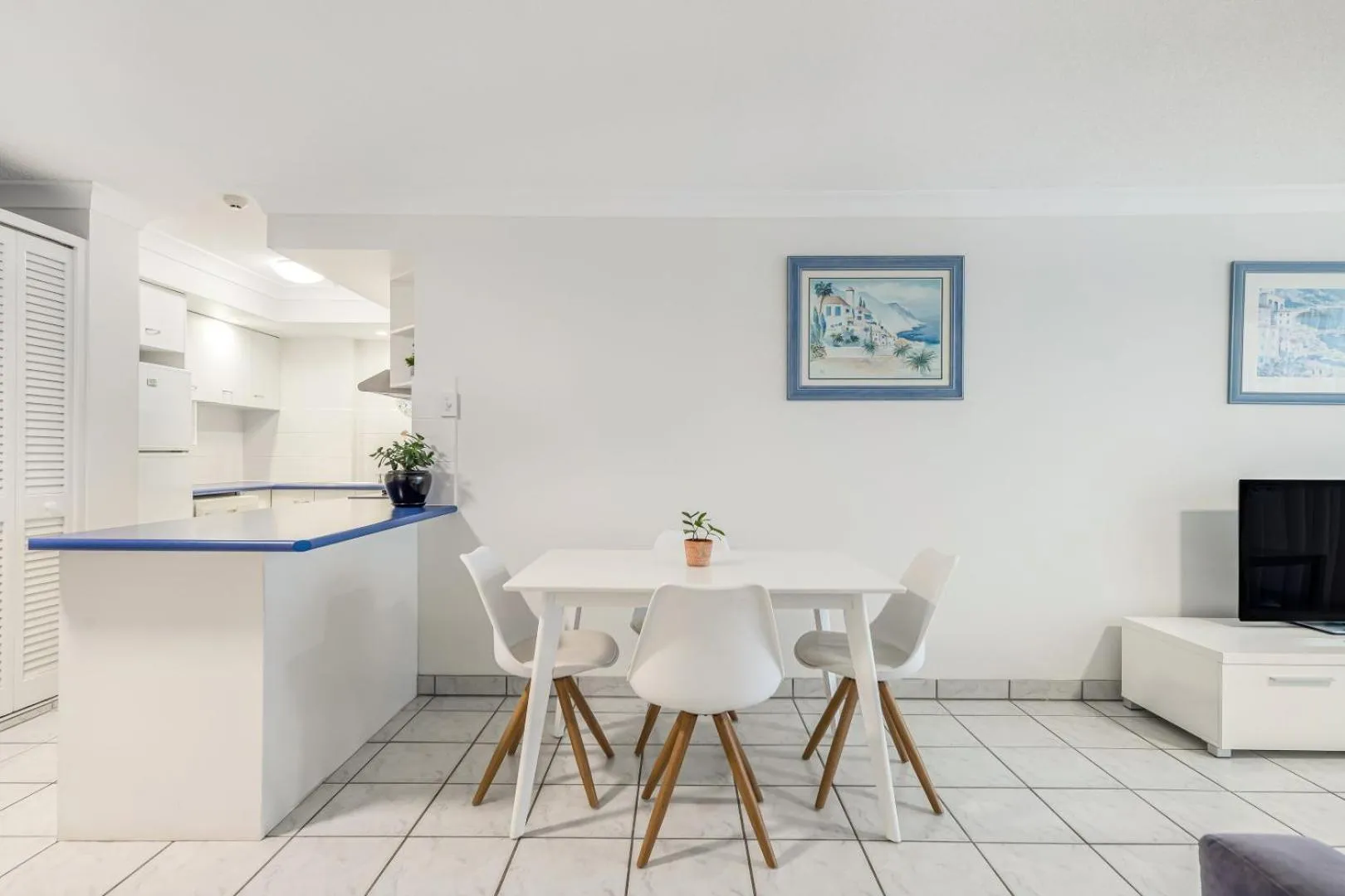 Dining area in Elouera Tower