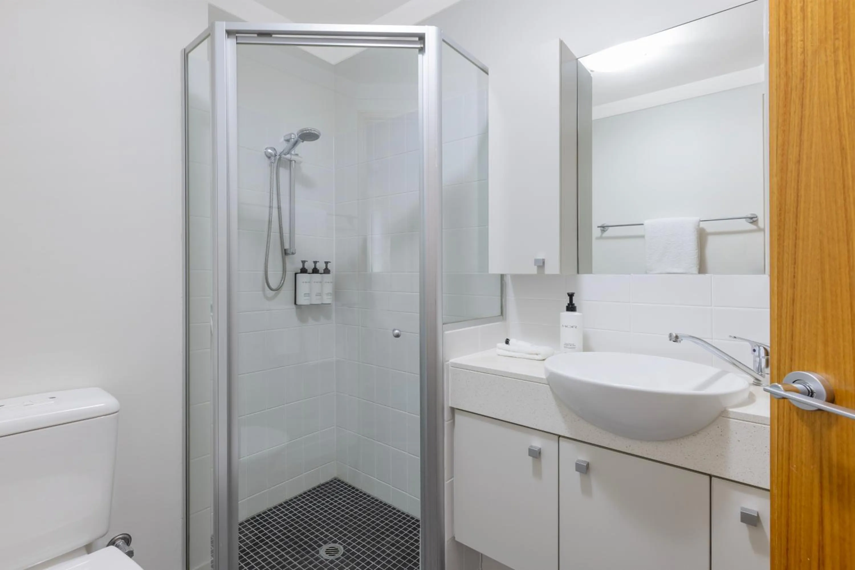 Shower in Quest on Rheola