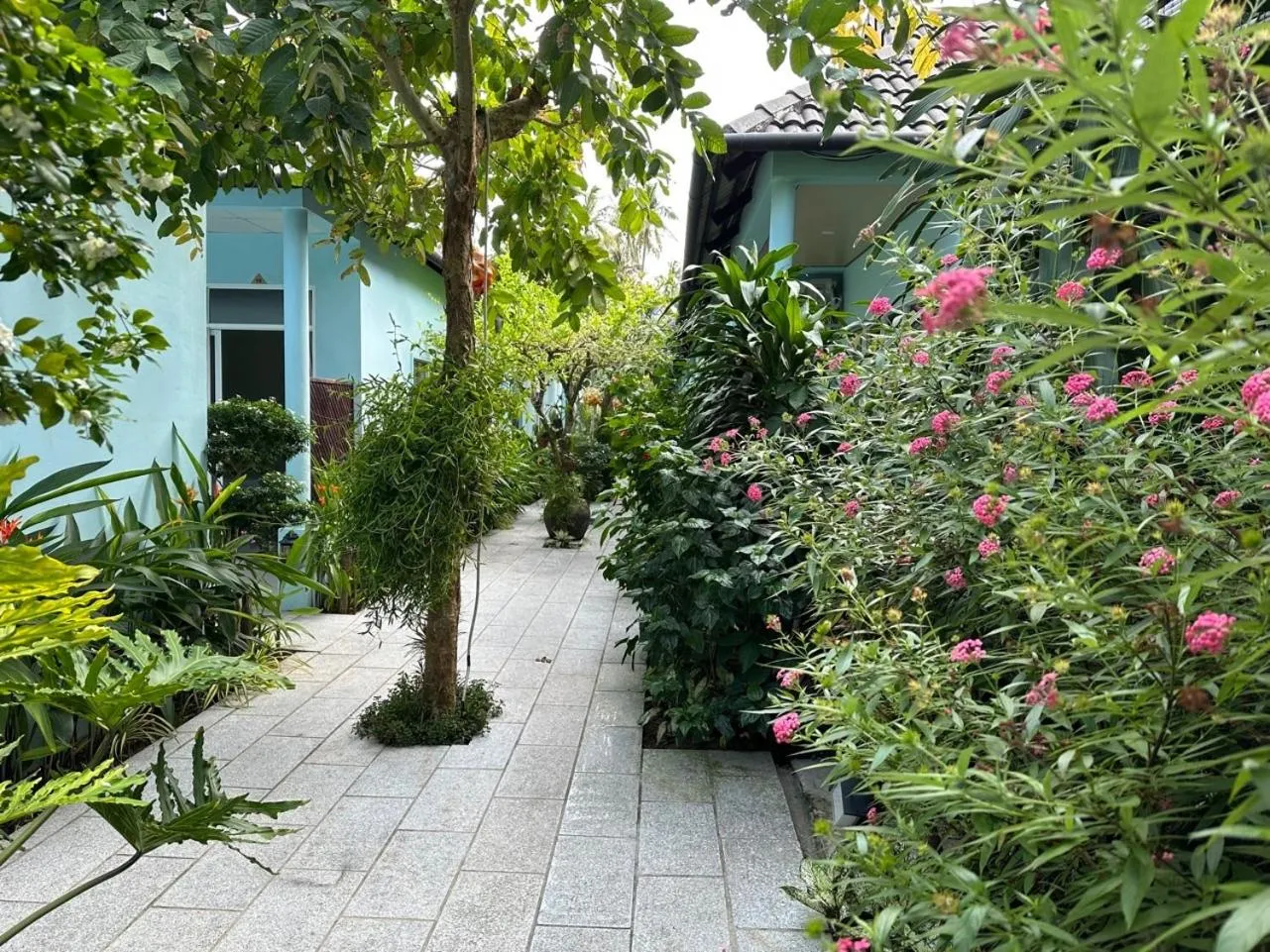 Garden in Sunlight Bungalow