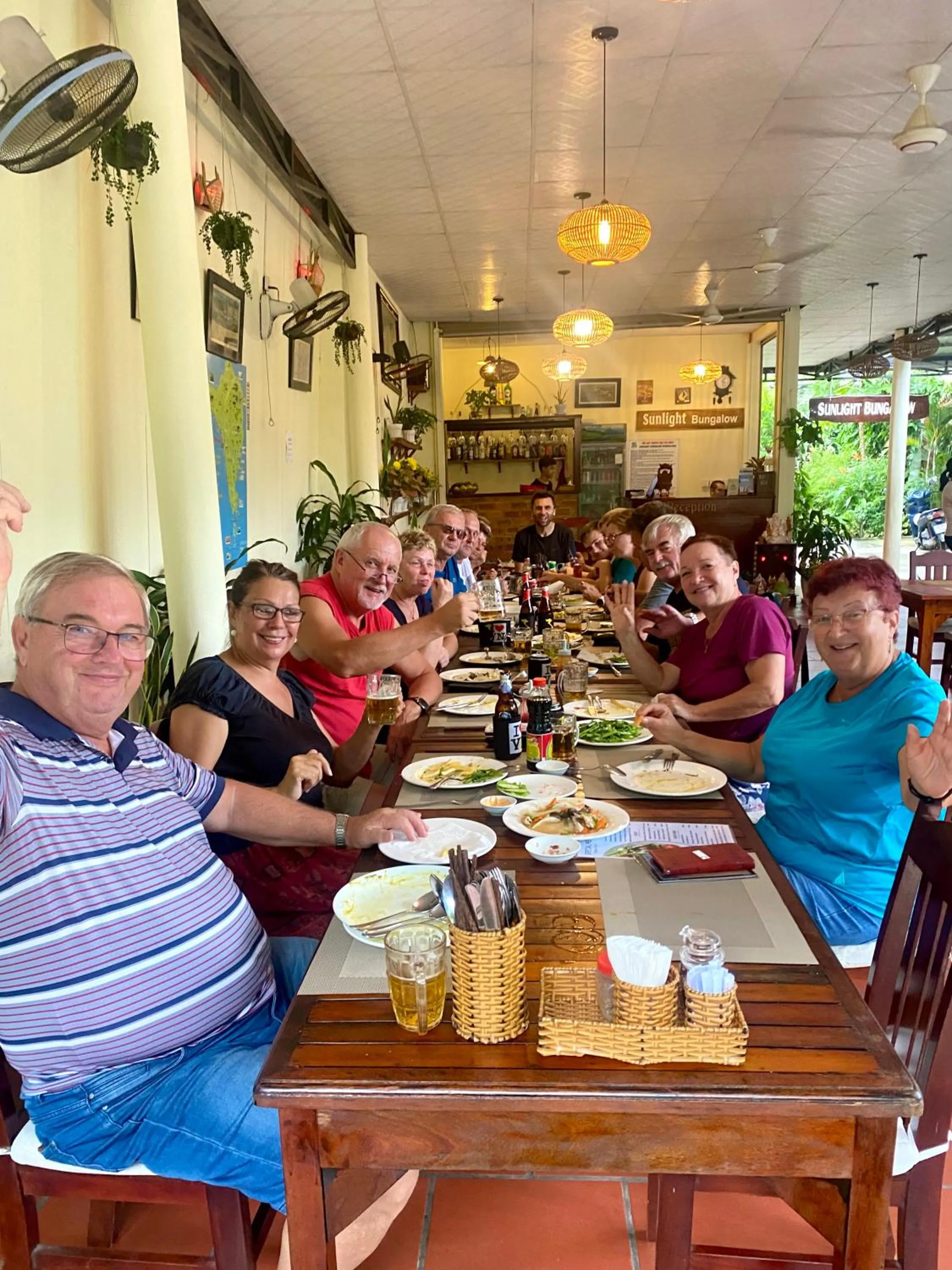 Restaurant/places to eat in Sunlight Bungalow