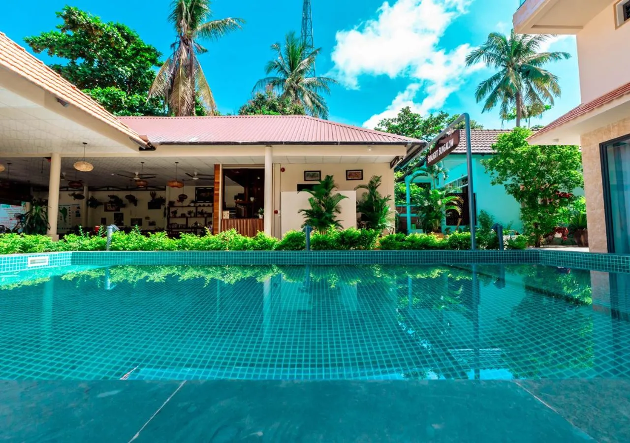 Swimming pool in Sunlight Bungalow
