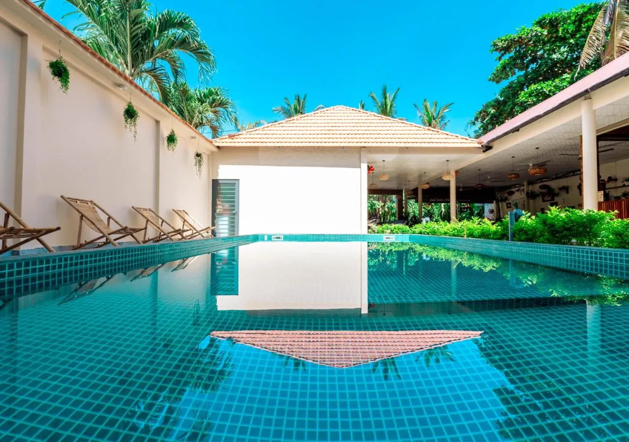 Swimming pool in Sunlight Bungalow