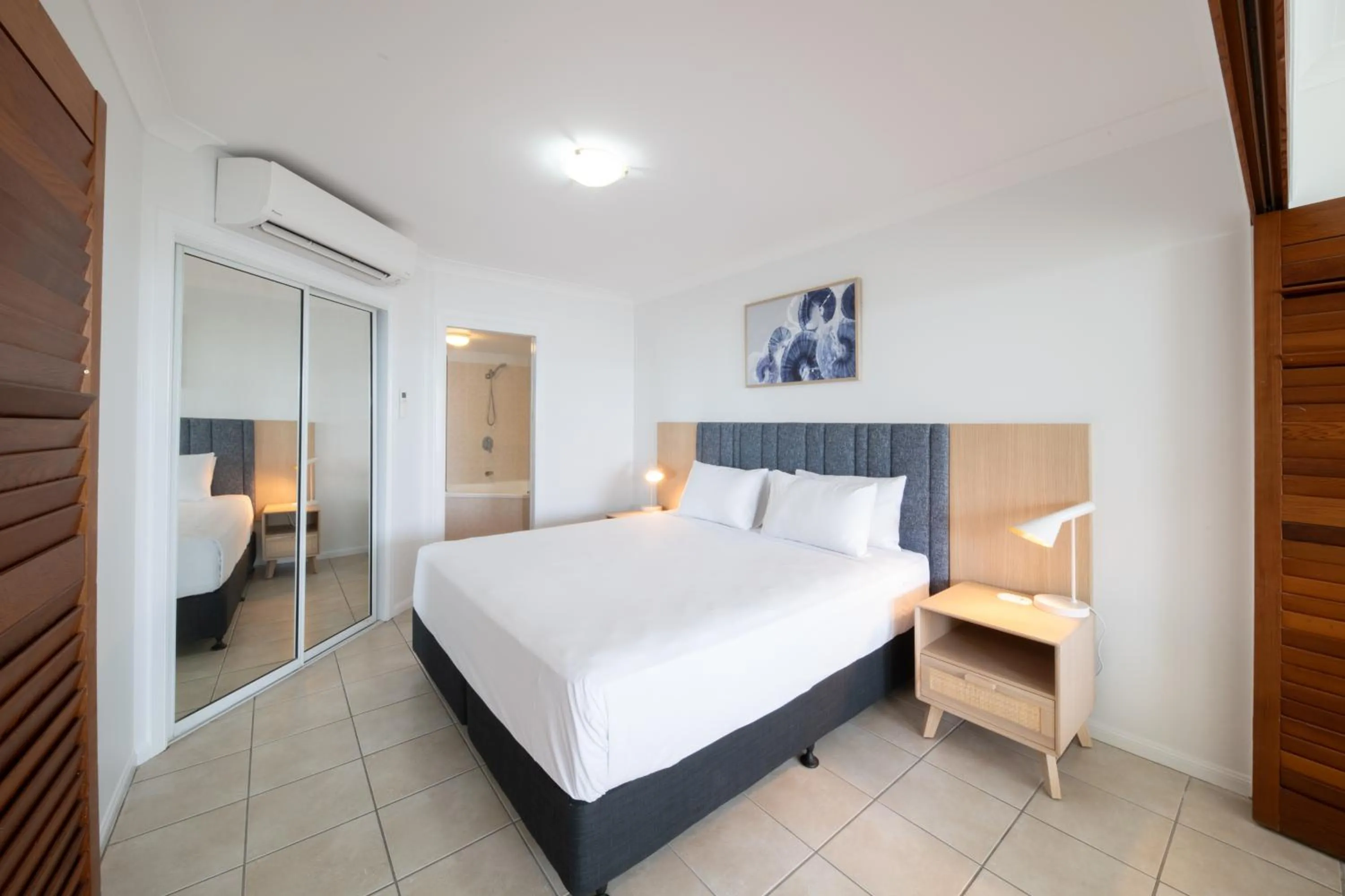 Bedroom, Bed in at Water's Edge Resort