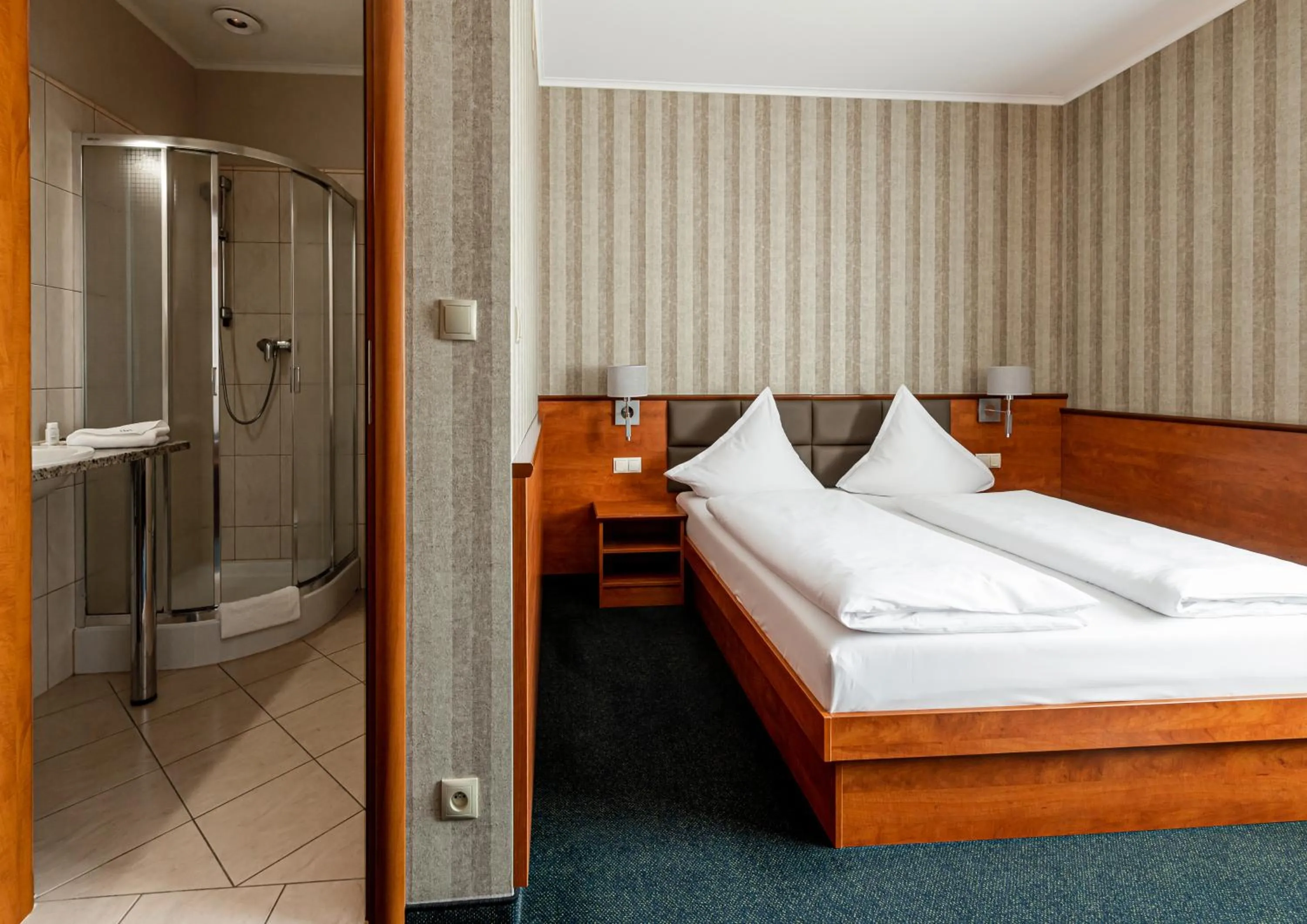 Bed in Premium Hotel Bacero Wrocław