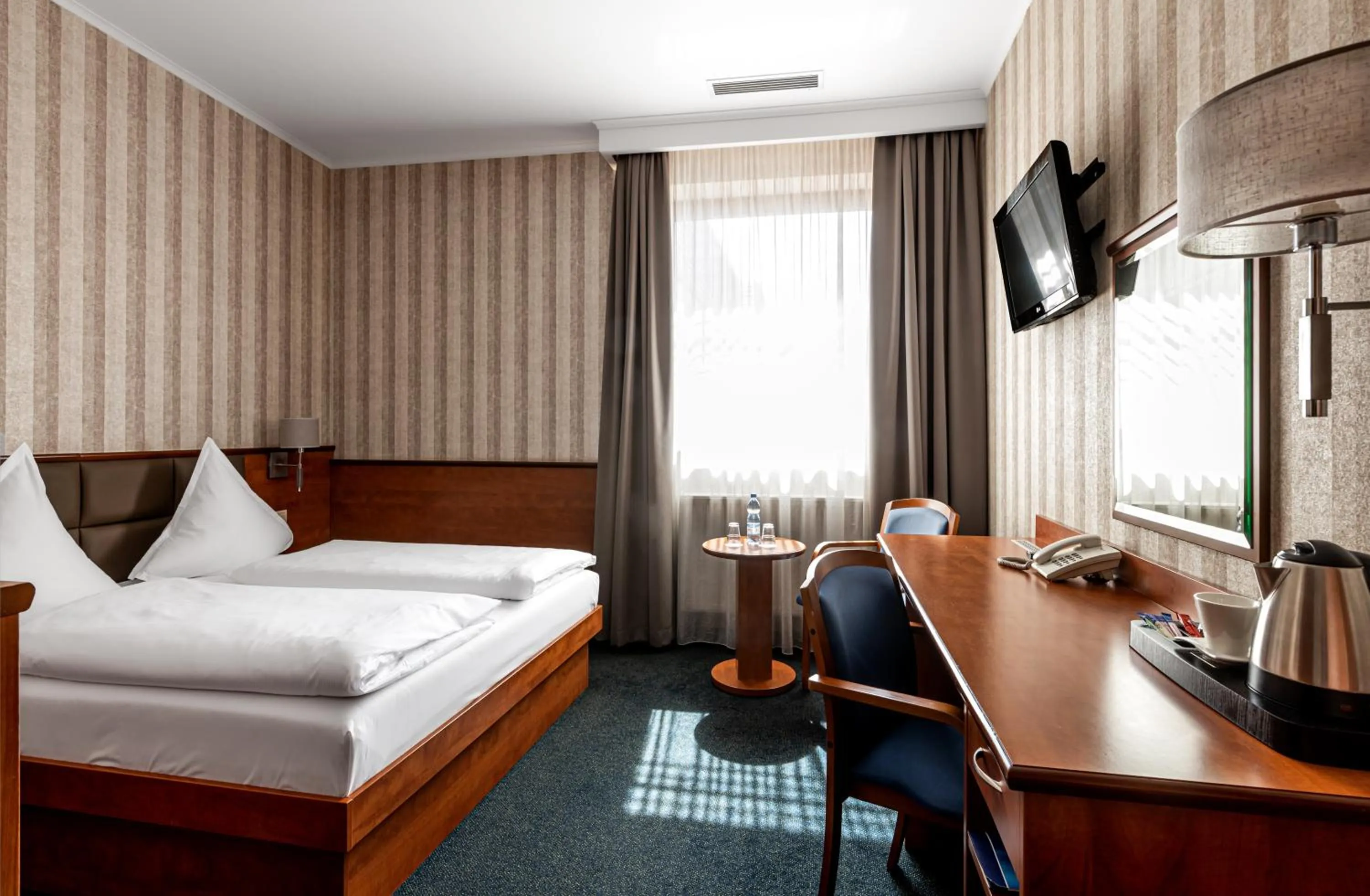 Bed in Premium Hotel Bacero Wrocław