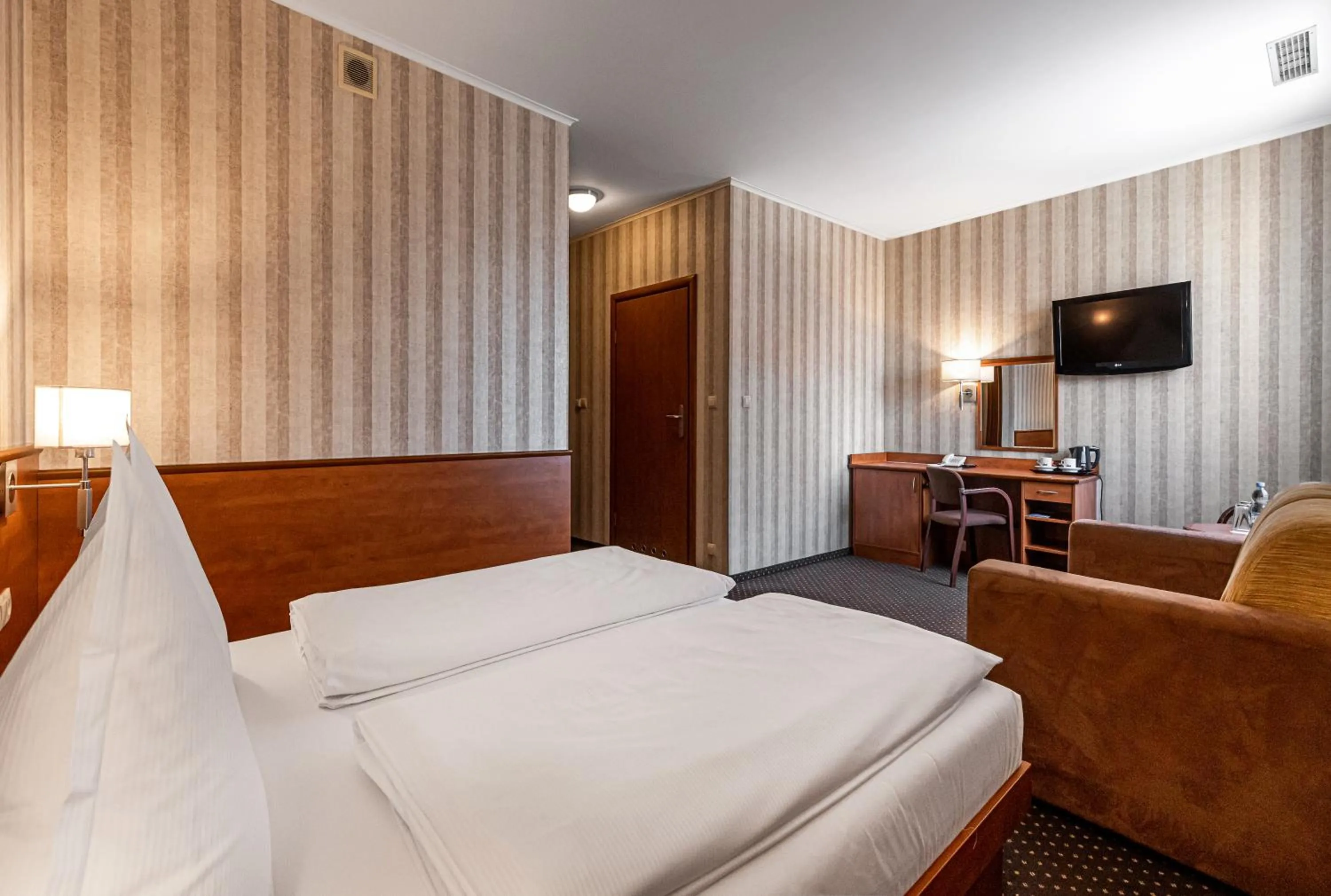 Bed in Premium Hotel Bacero Wrocław