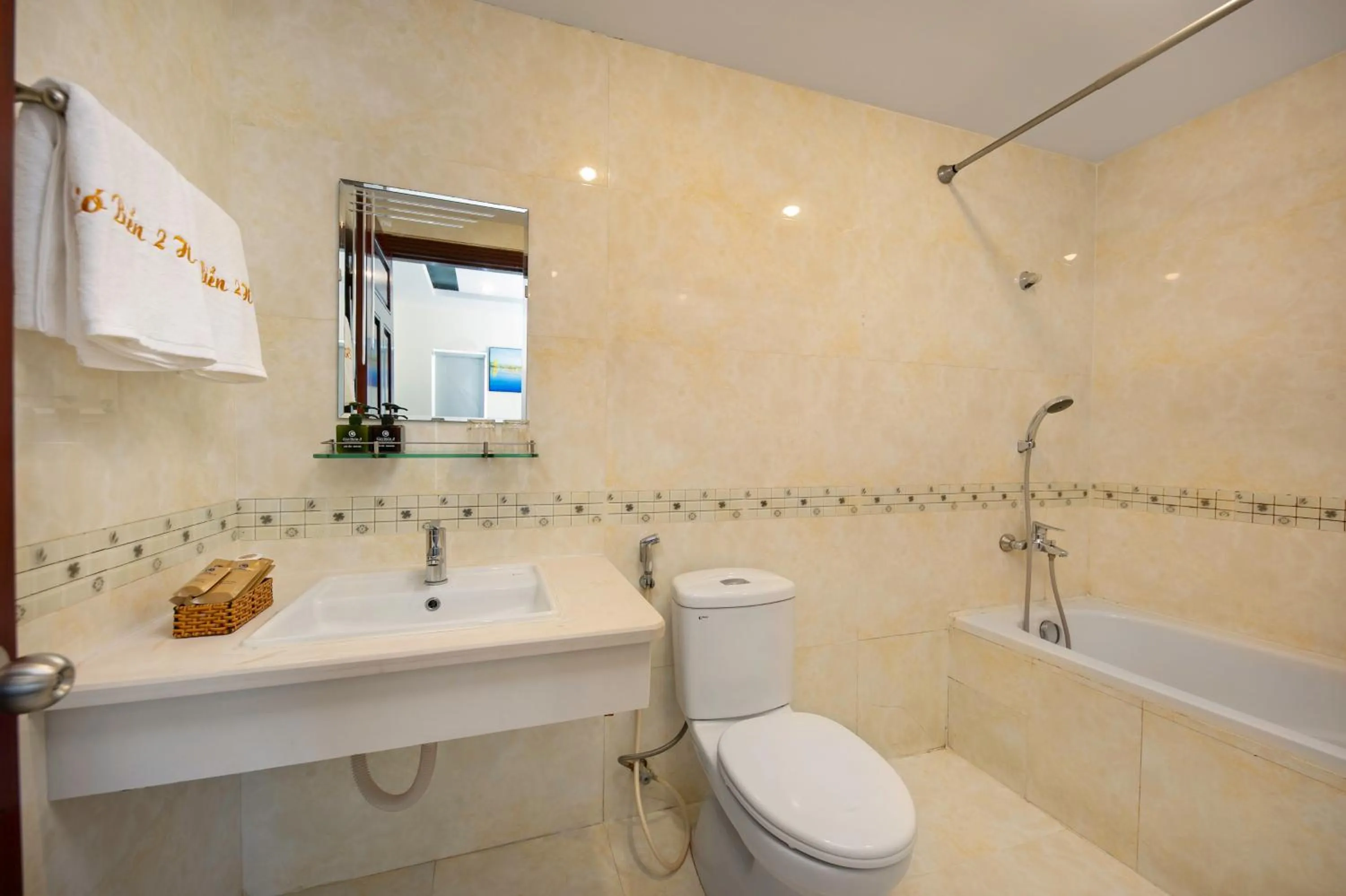 Shower in Gio Bien 2 Hotel by THG