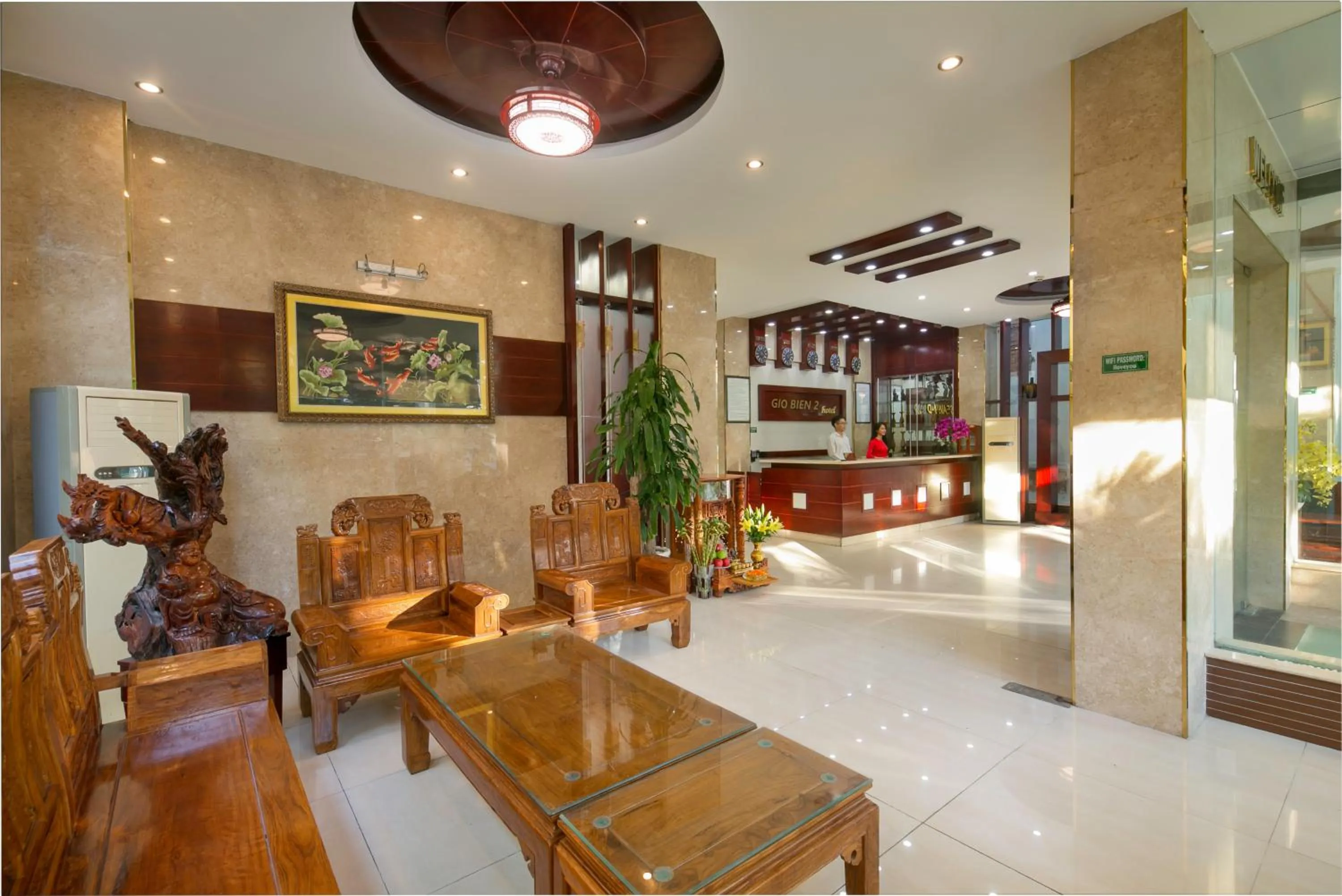 Communal lounge/ TV room in Gio Bien 2 Hotel by THG