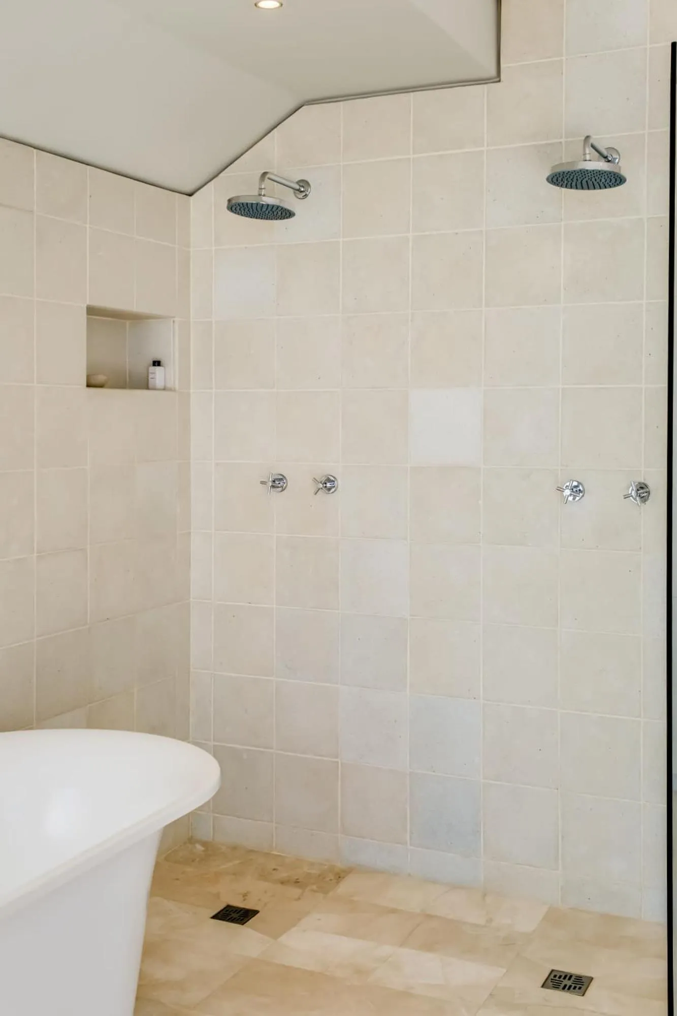 Shower in Villa Olivier