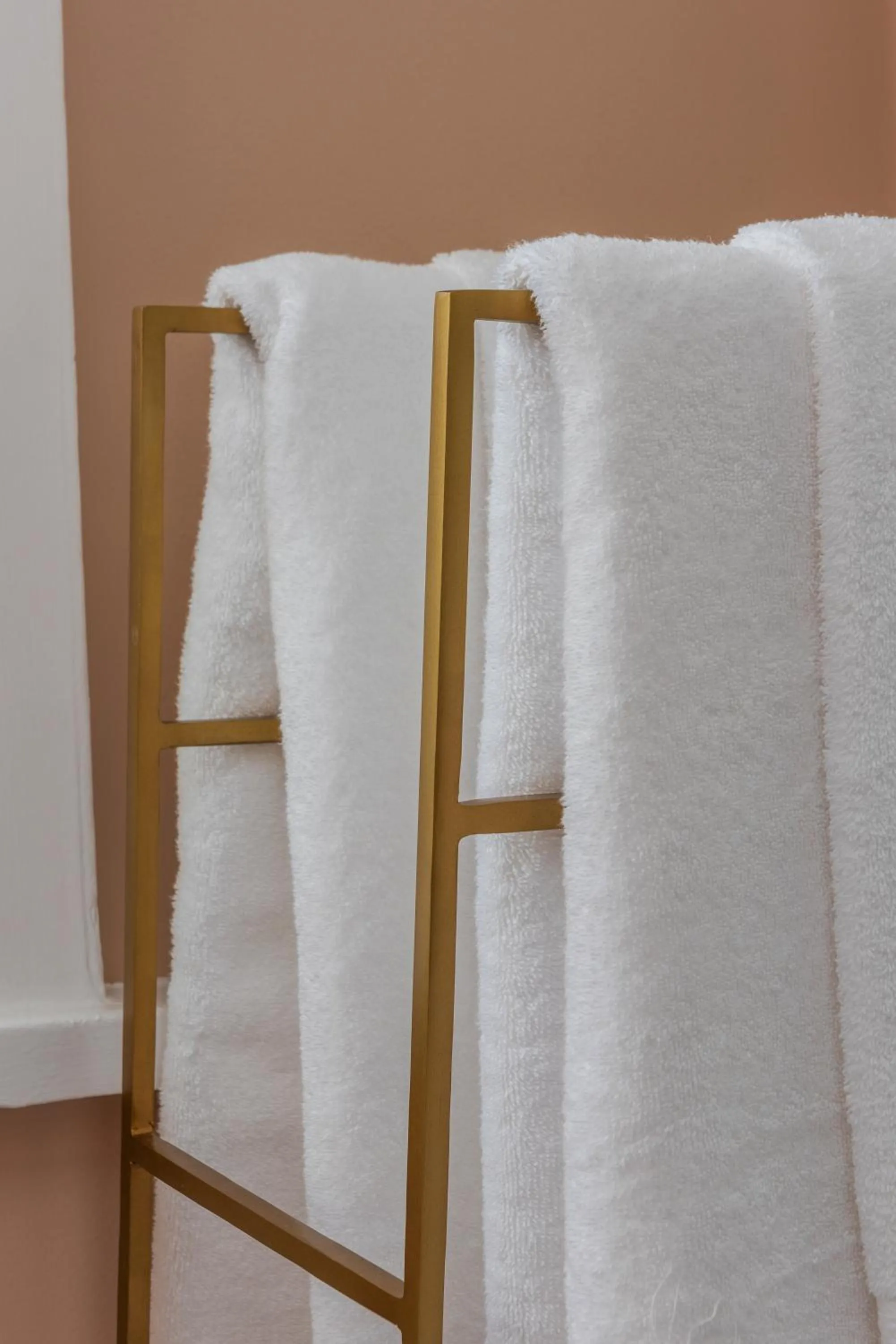 towels, Bed in The George Hotel