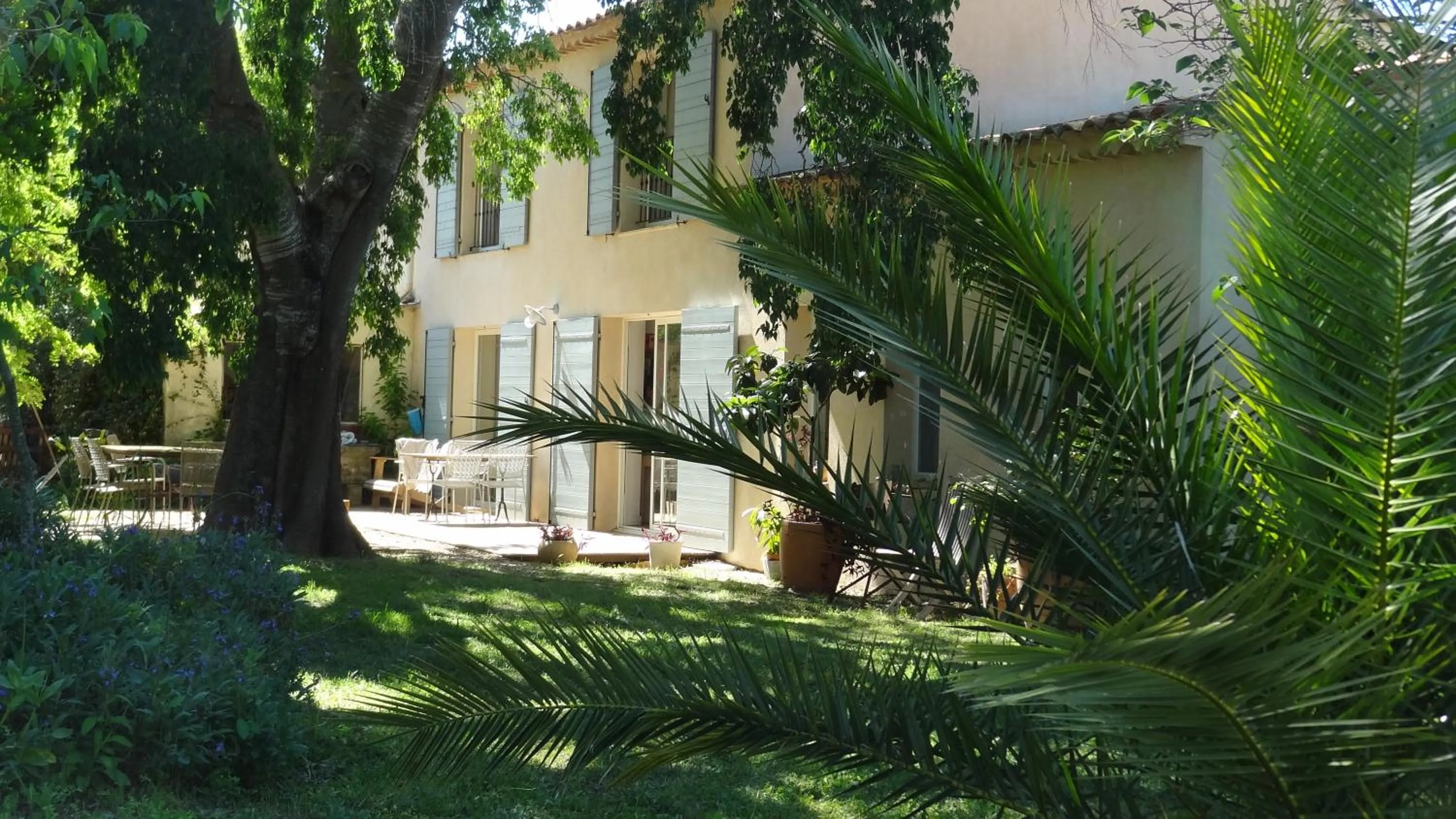 Property building in Bastide Sainte Trinide