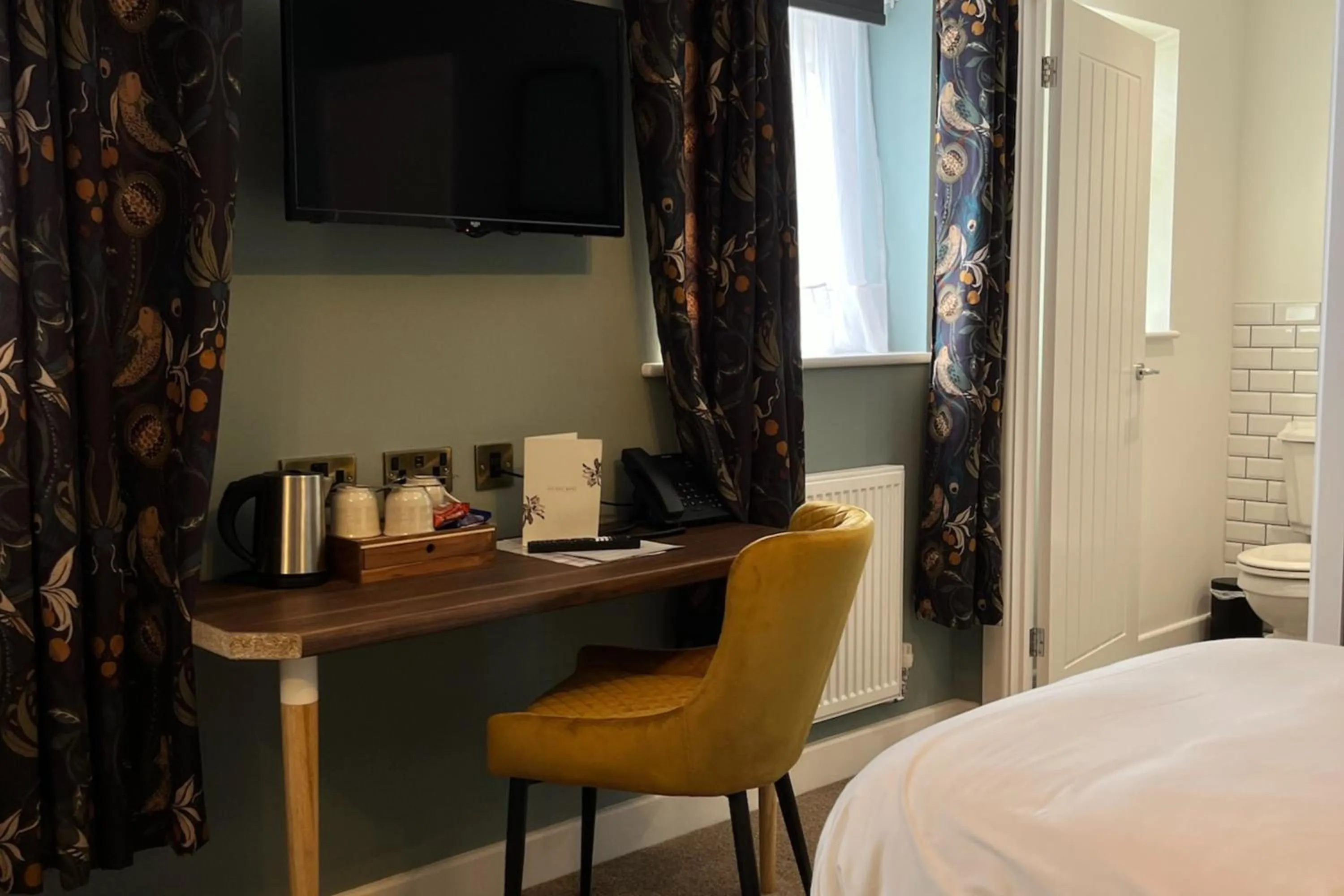 Bed in The Elizabeth House Hotel