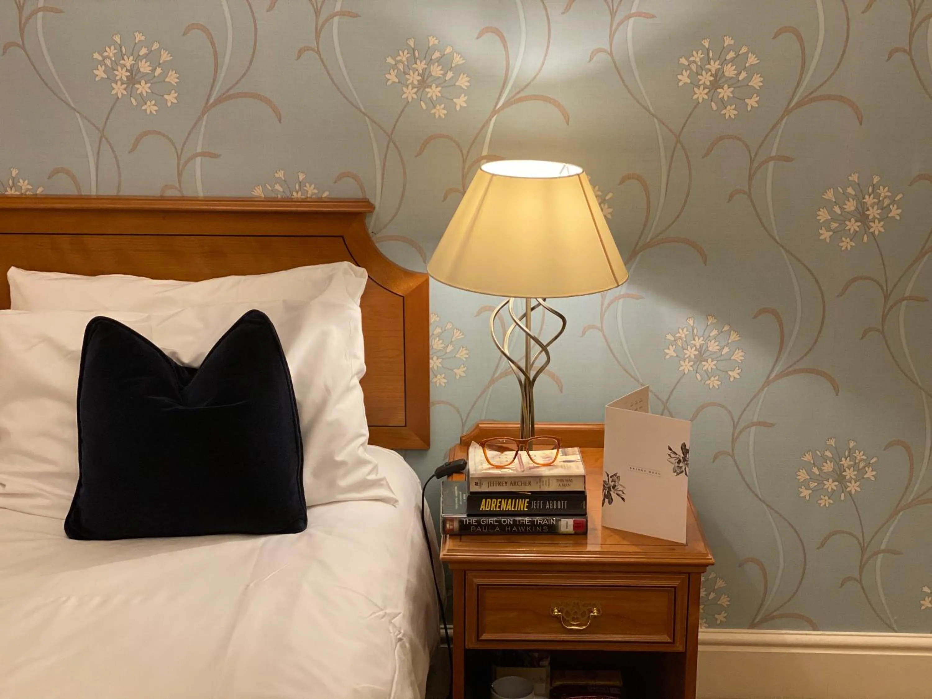 Bed in The Elizabeth House Hotel