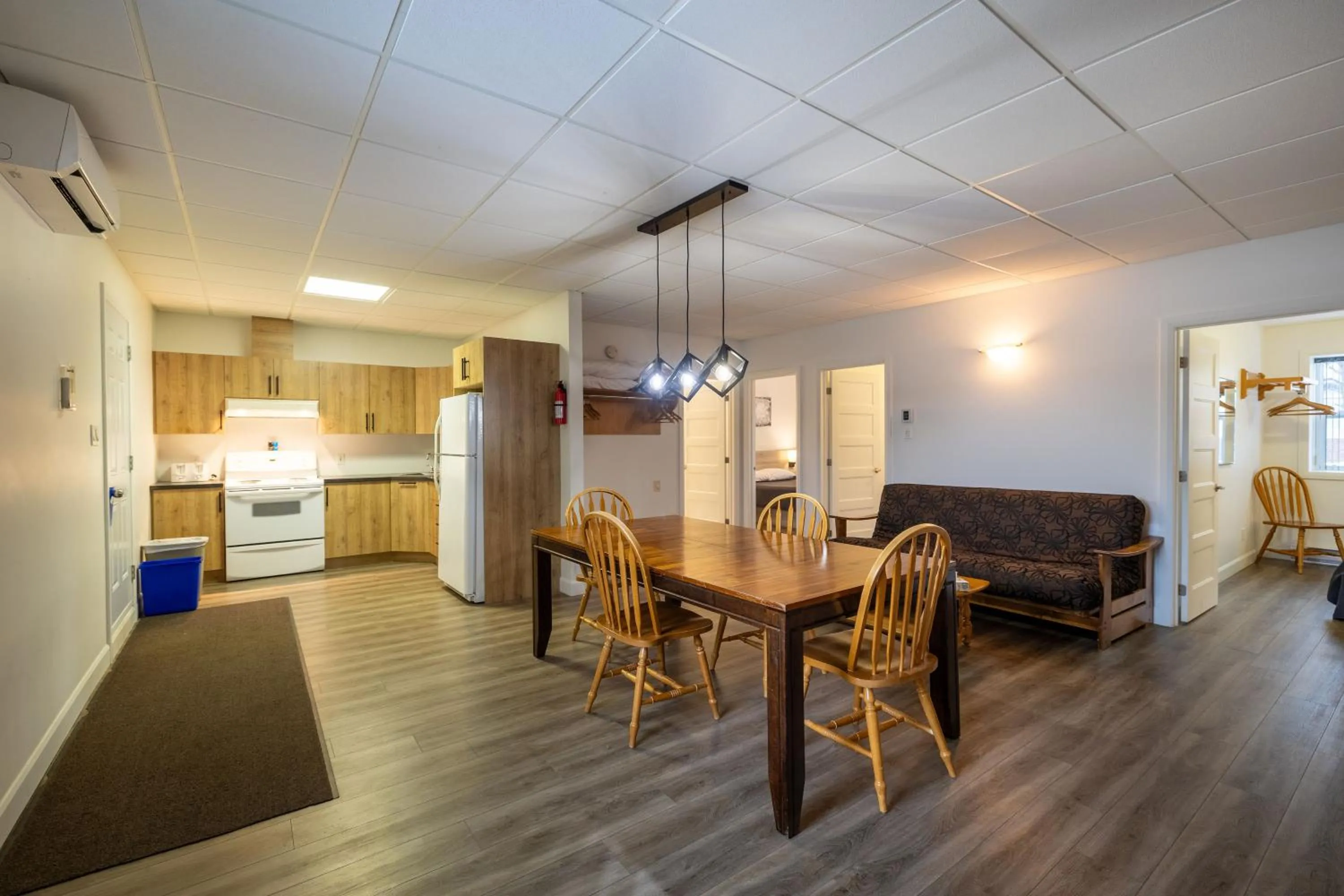 Photo of the whole room in Motel Et Condo Chez Charley