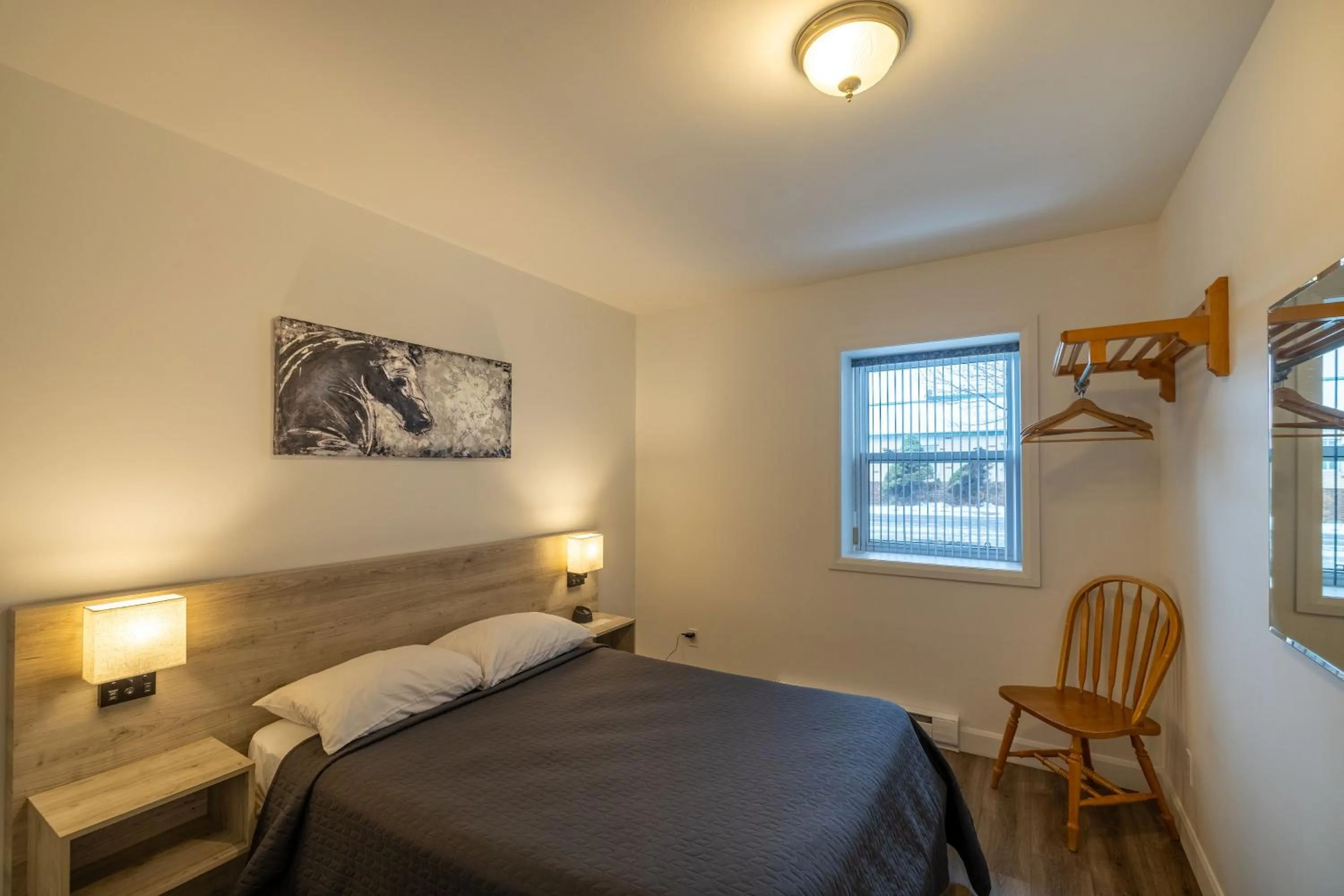 Bedroom, Bed in Motel Et Condo Chez Charley