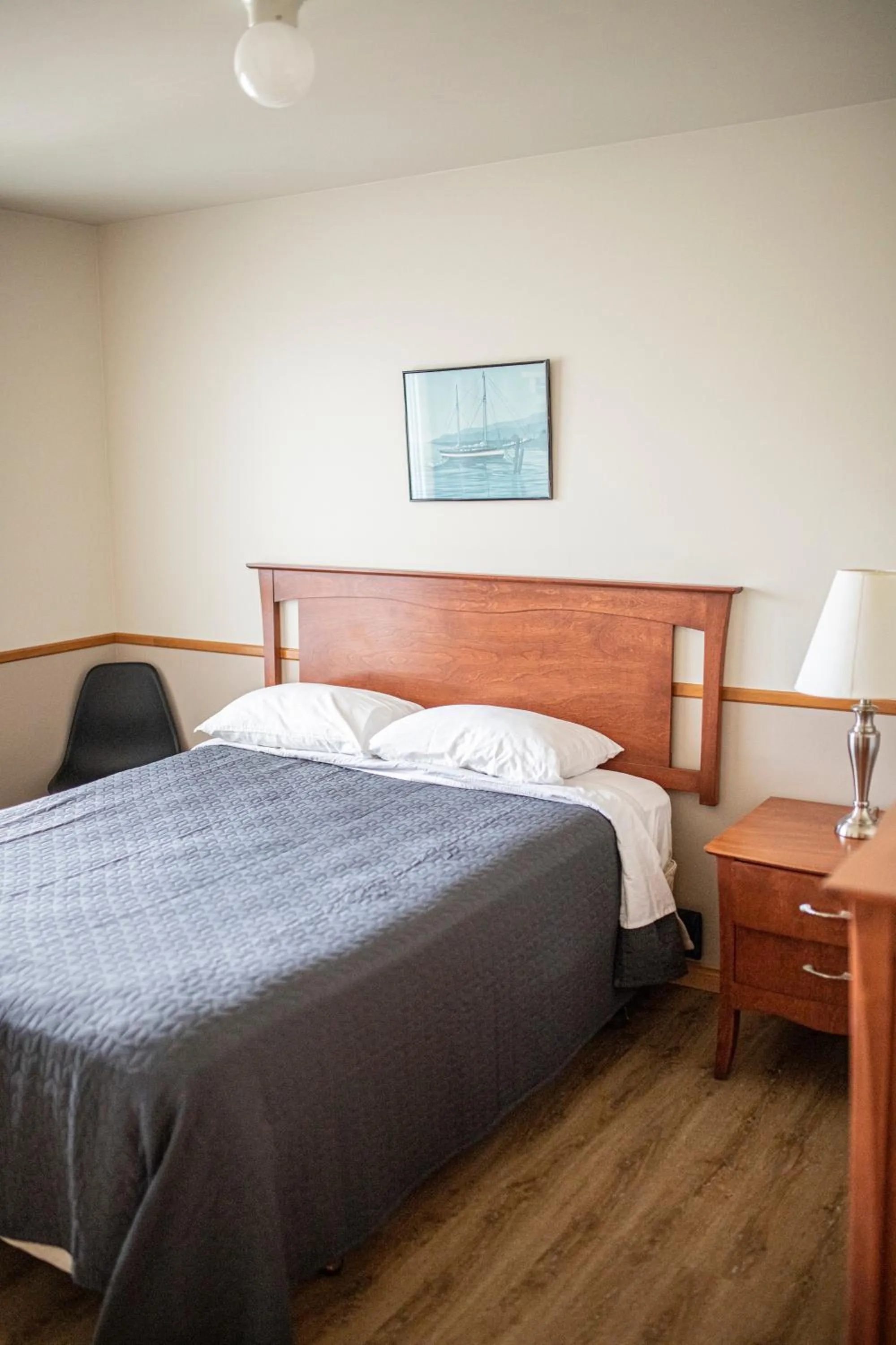 Bedroom, Bed in Motel Et Condo Chez Charley