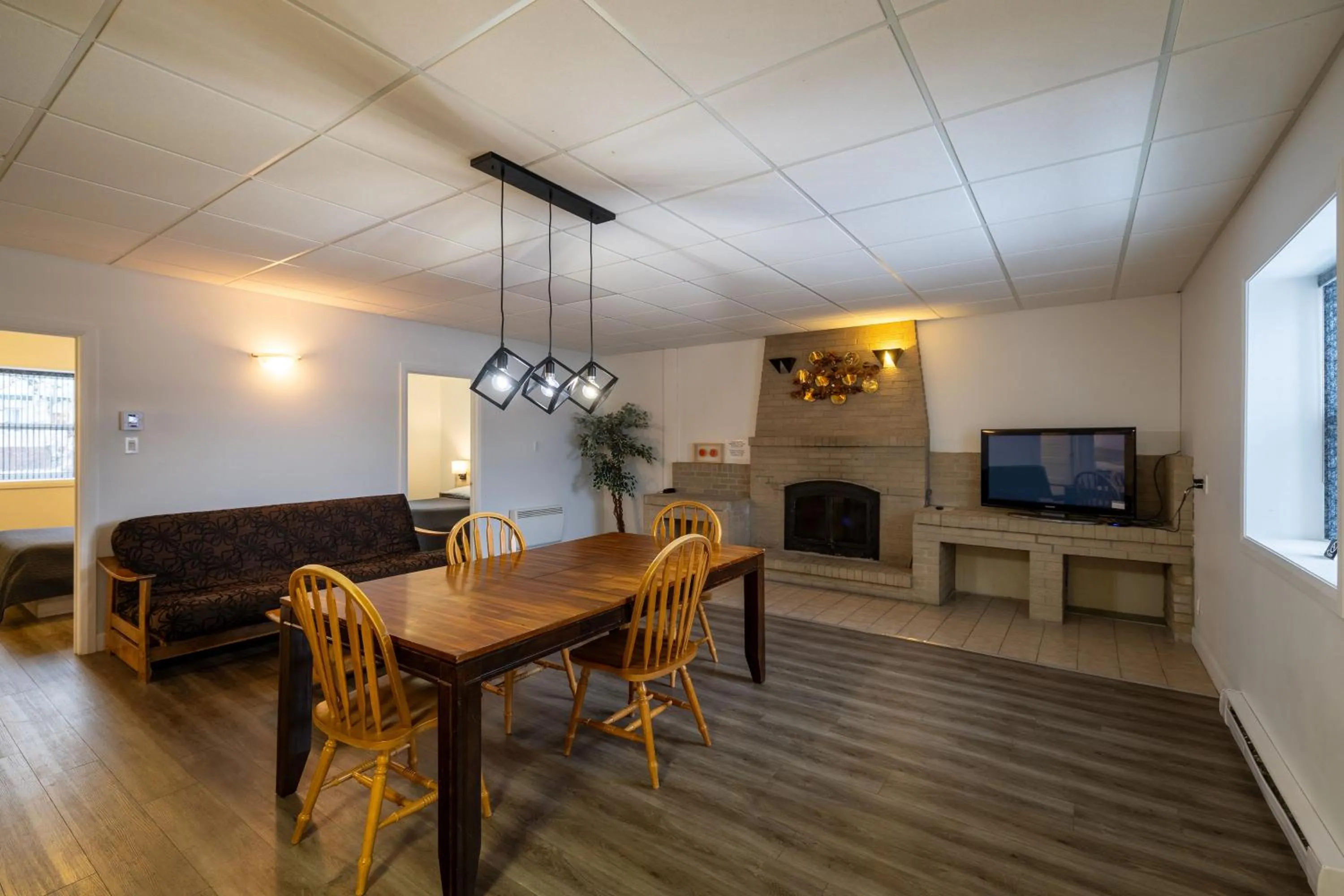 Photo of the whole room in Motel Et Condo Chez Charley