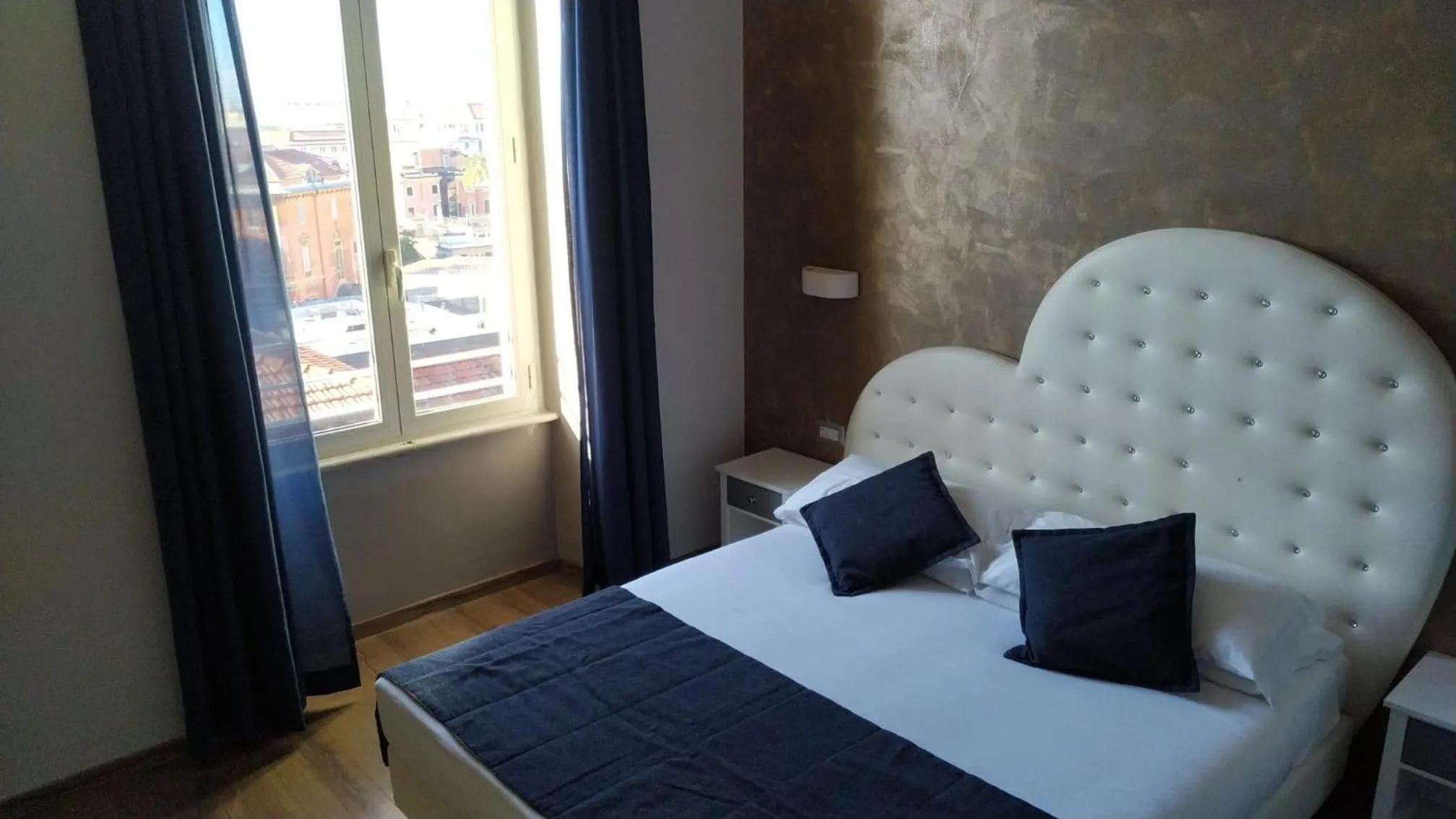 Bed in Roma Veneto Relais