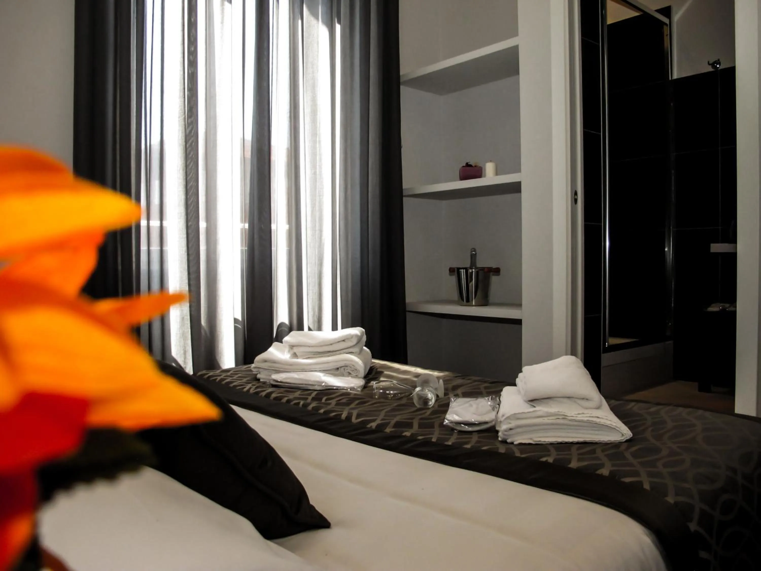 Photo of the whole room, Bed in Roma Veneto Relais