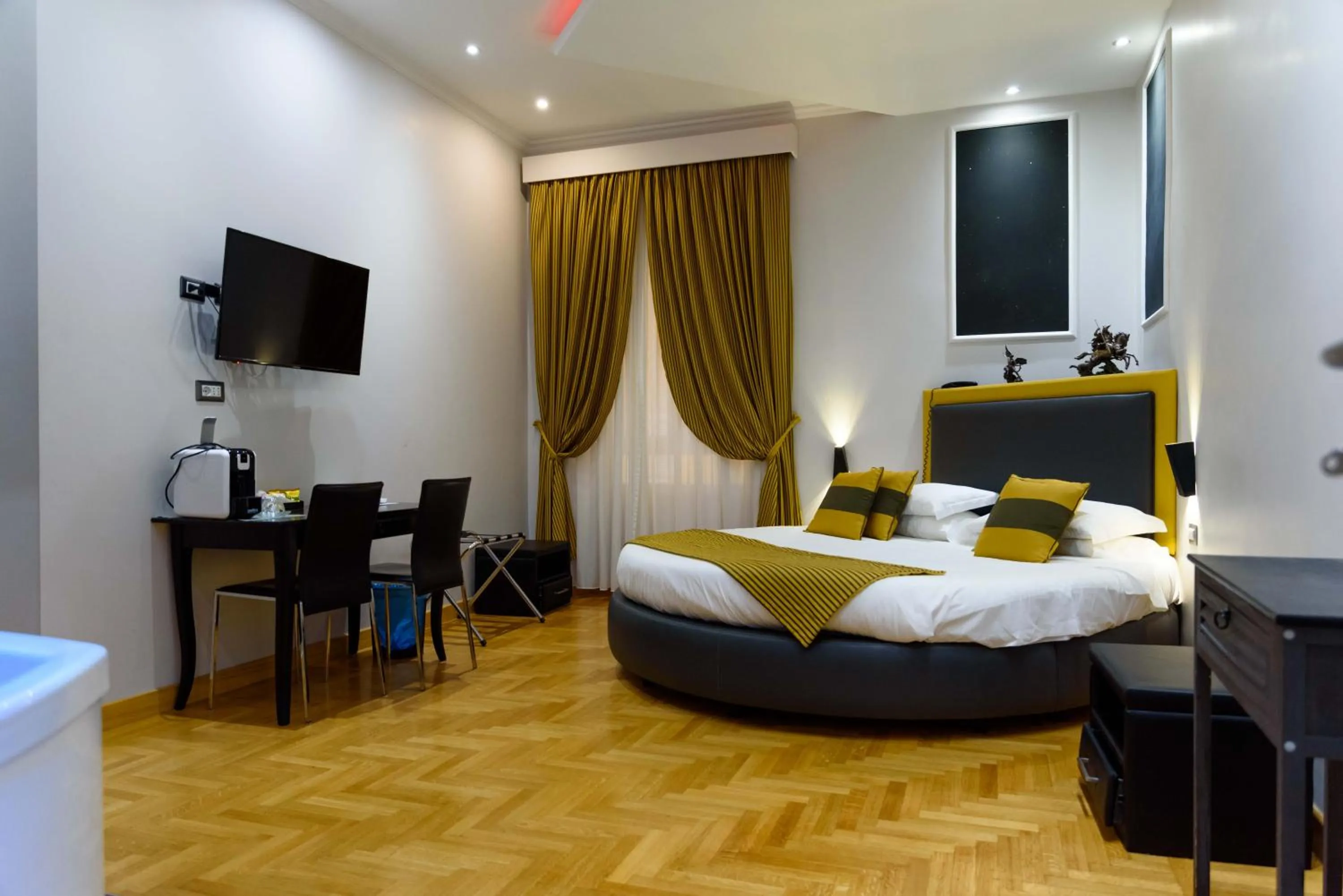 Bedroom, Bed in Roma Veneto Relais