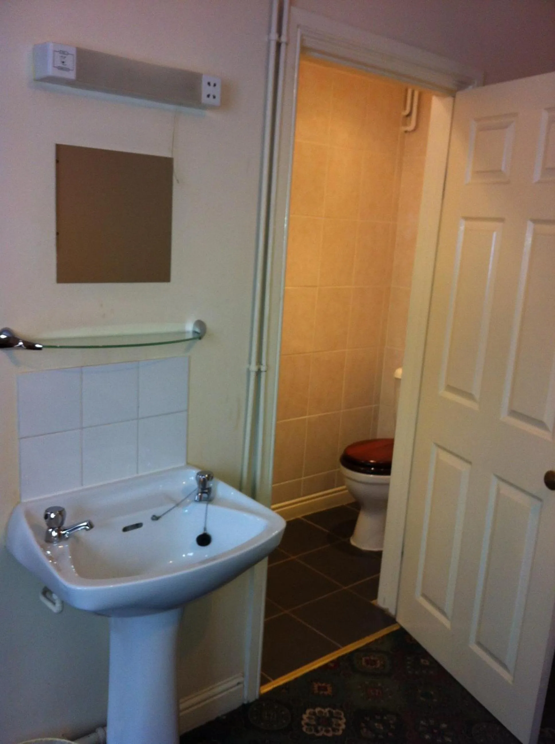 Bathroom in The Black Horse Inn