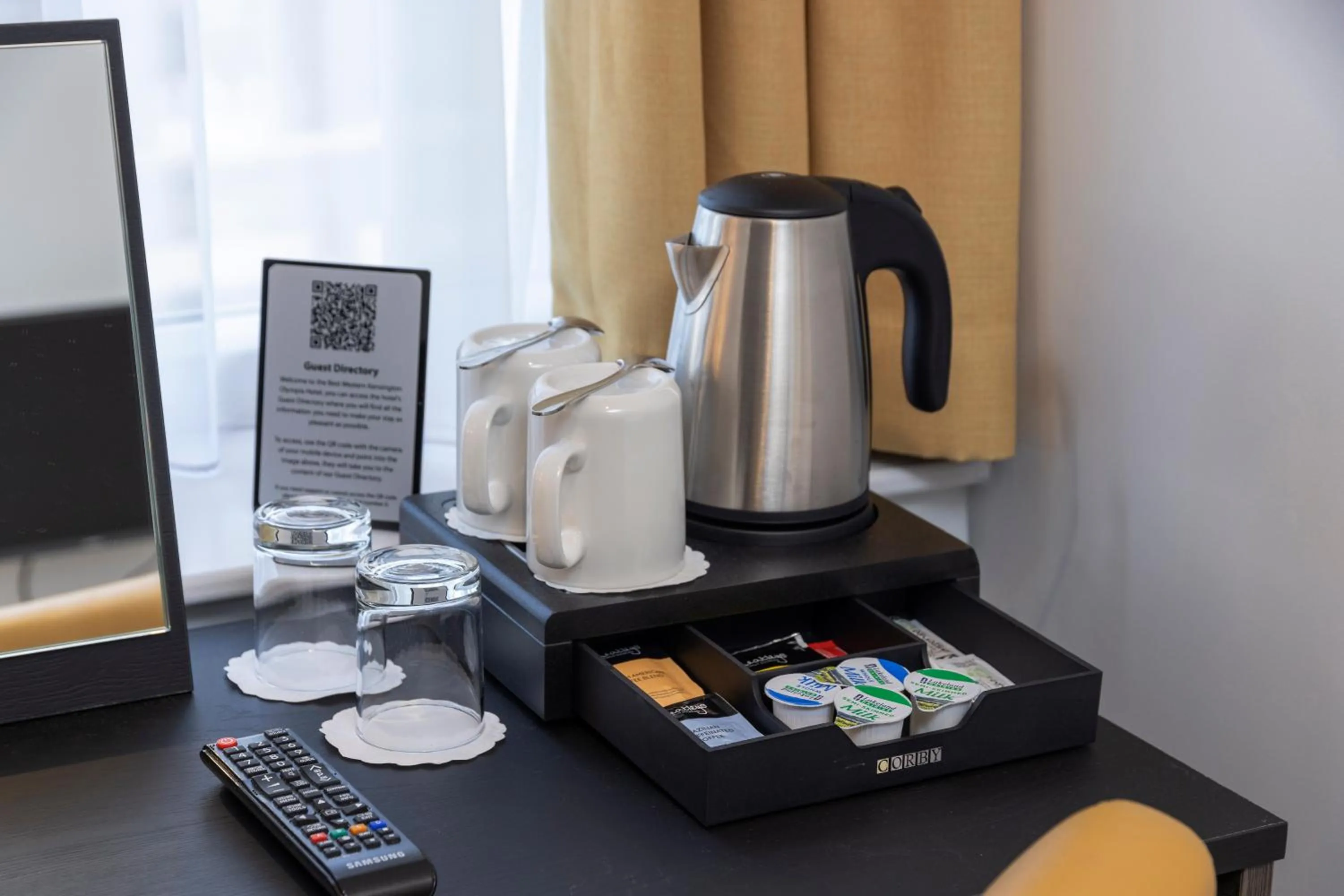 Coffee/tea facilities in Four Points Flex by Sheraton London Kensington Olympia