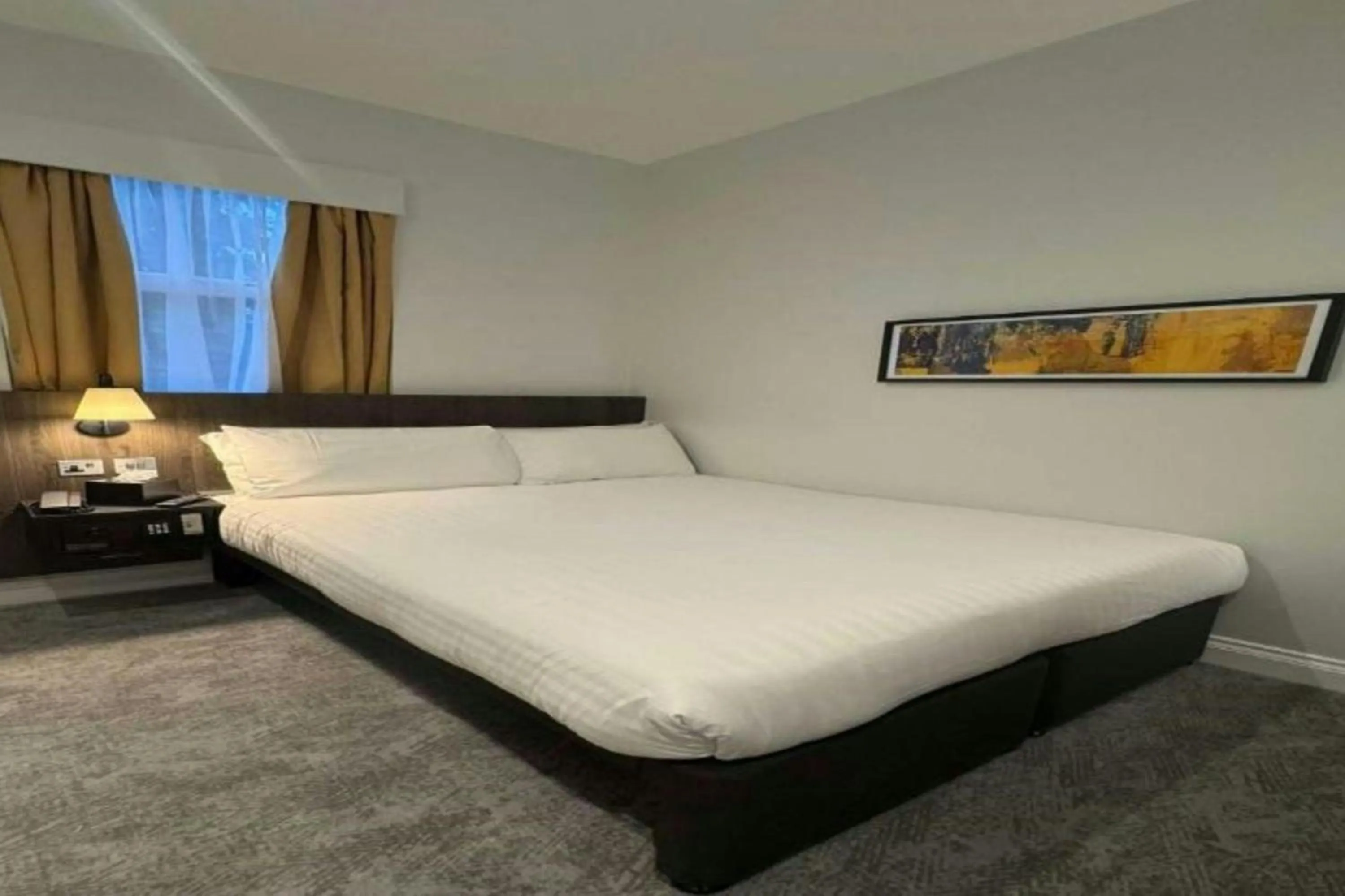 Photo of the whole room, Bed in Four Points Flex by Sheraton London Kensington Olympia