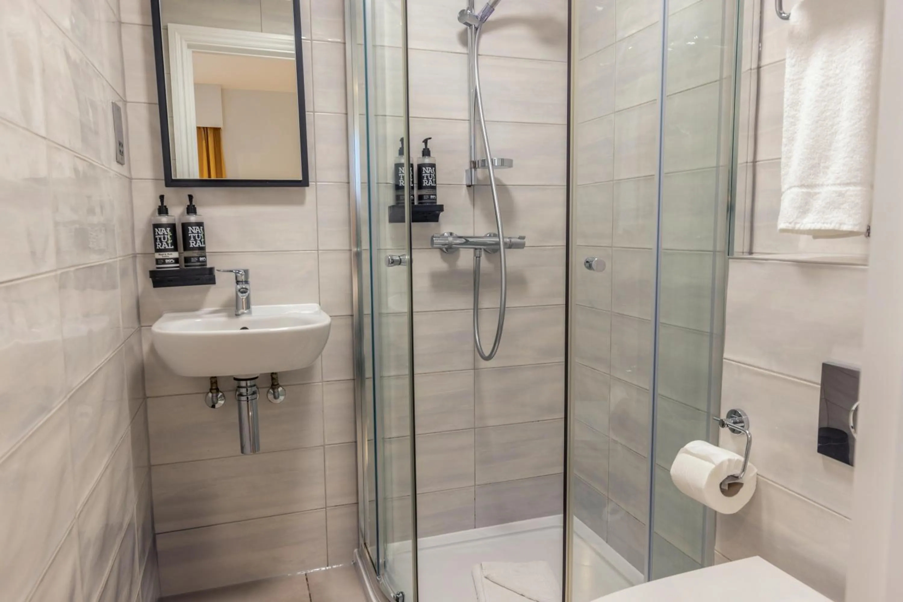 Bathroom in Four Points Flex by Sheraton London Kensington Olympia