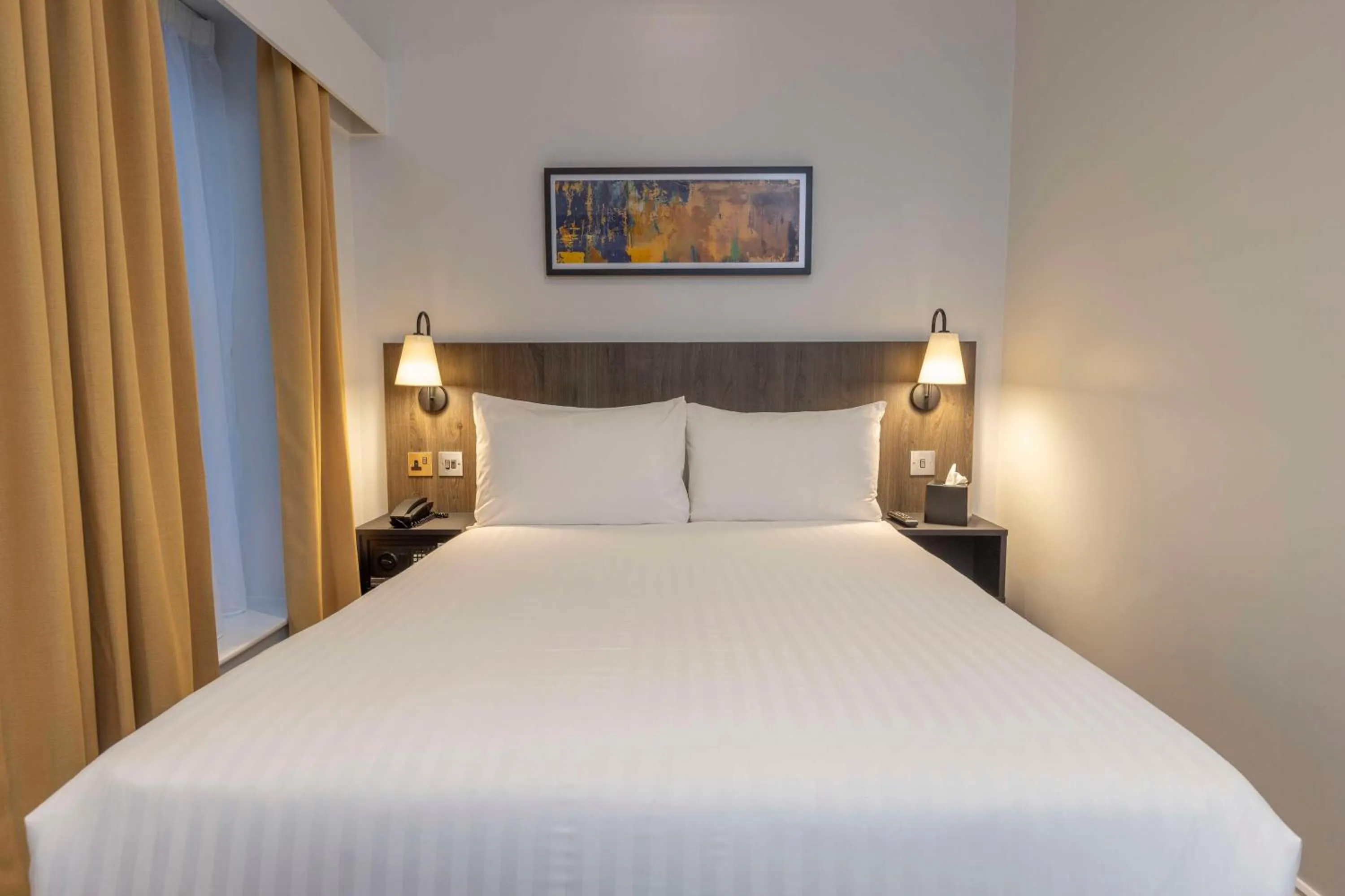 Bedroom, Bed in Four Points Flex by Sheraton London Kensington Olympia