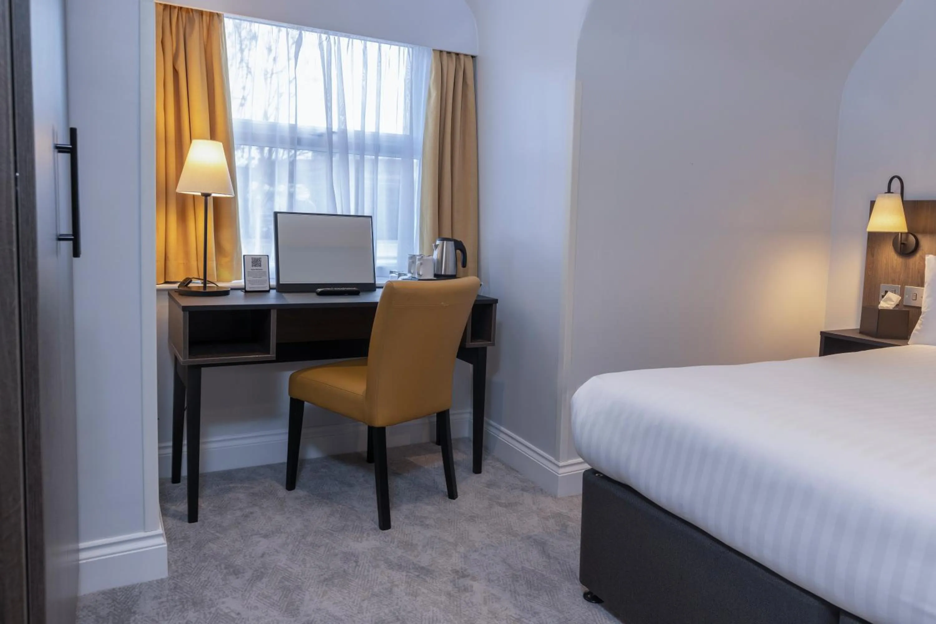 Bedroom, Bed in Four Points Flex by Sheraton London Kensington Olympia