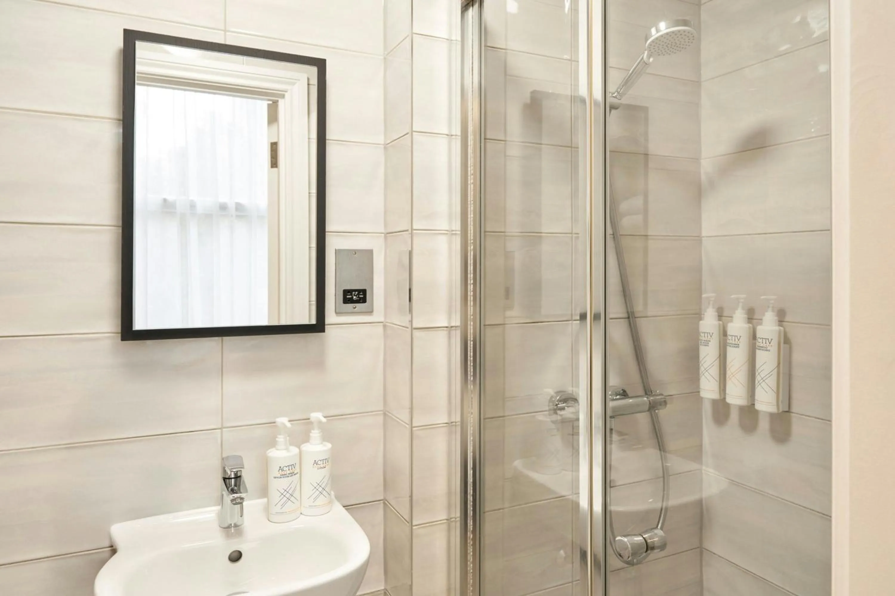 Bathroom in Four Points Flex by Sheraton London Kensington Olympia