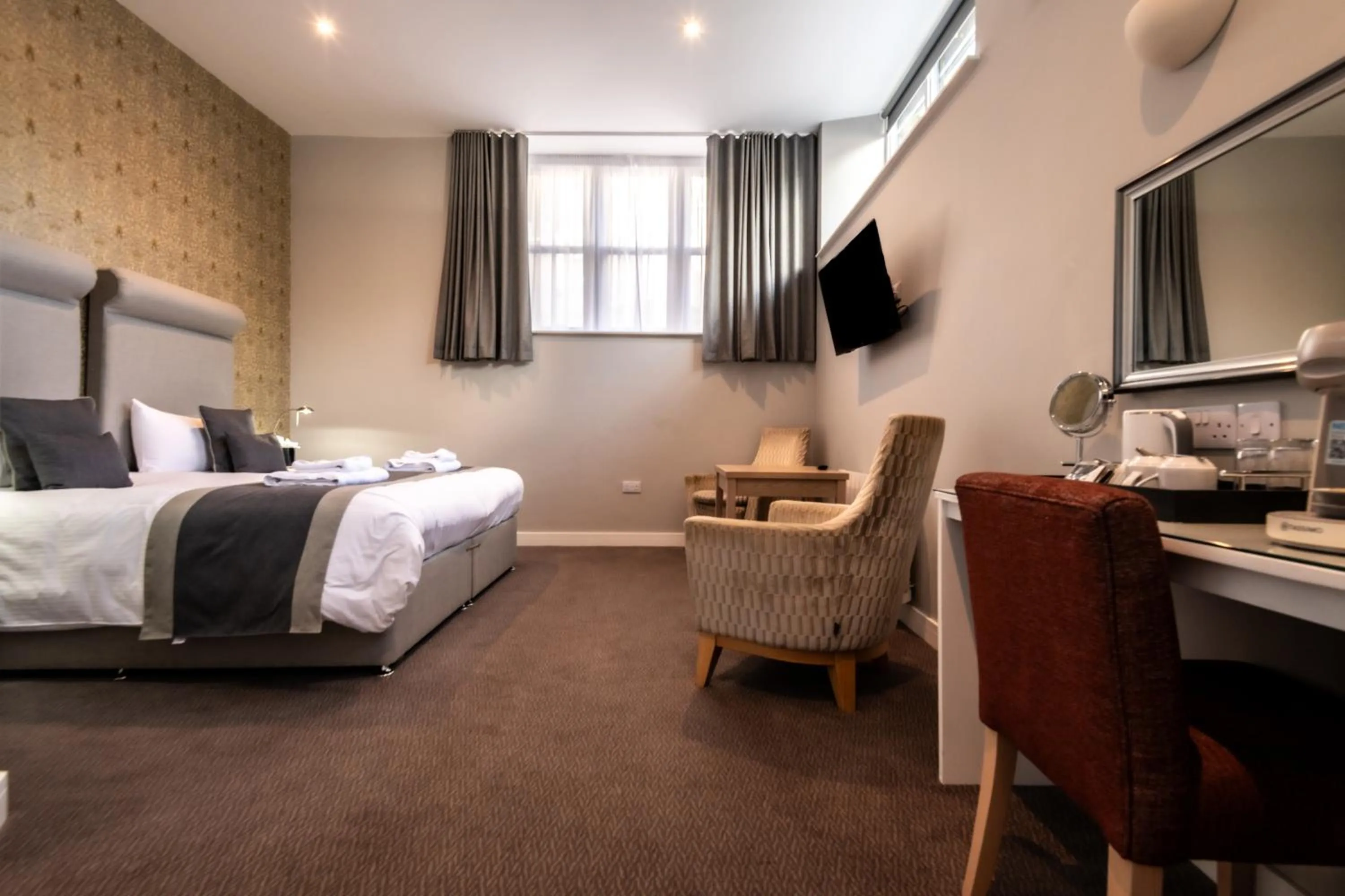 Bedroom, Bed in The Lamplighter Dining ~ Rooms