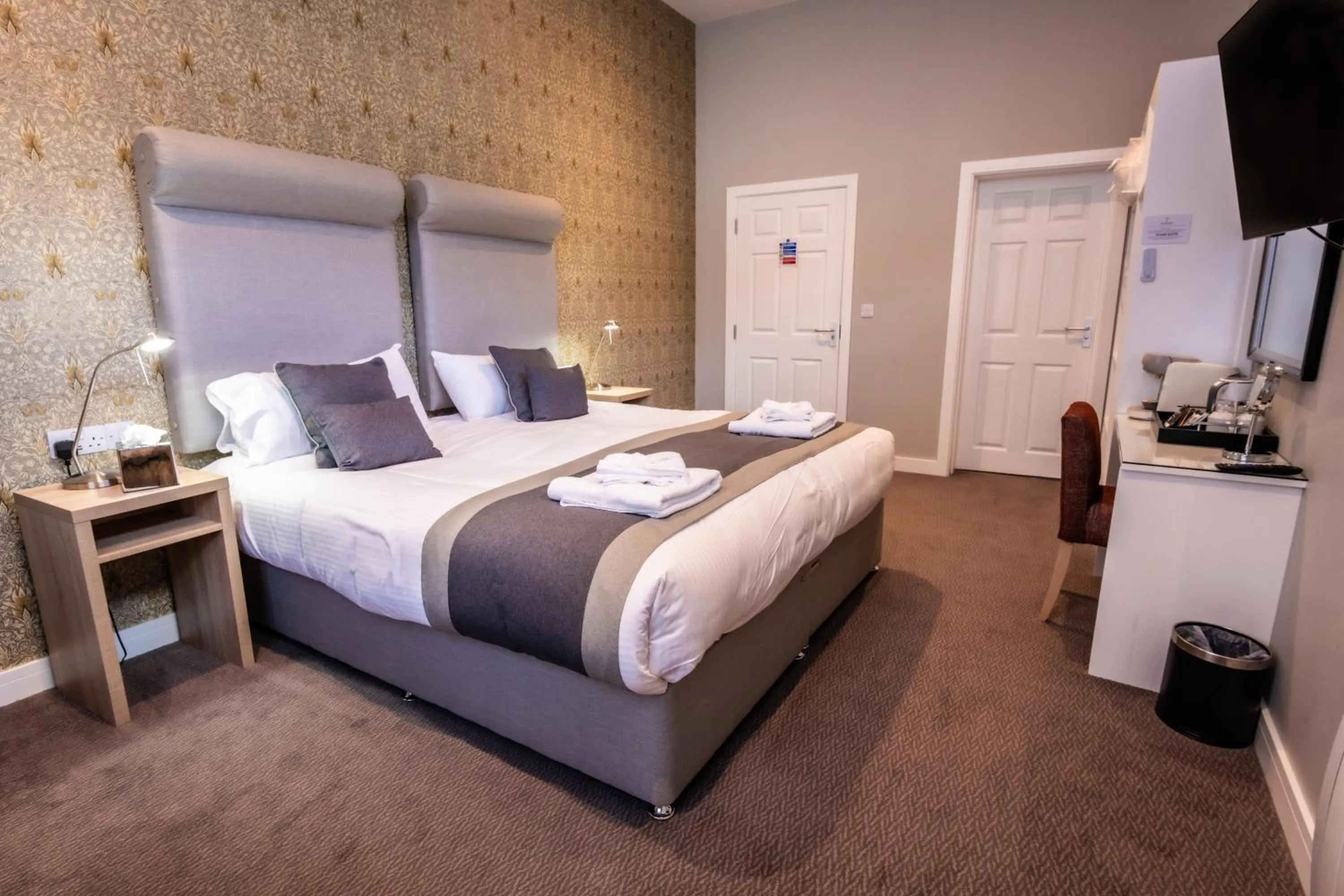 Bedroom, Bed in The Lamplighter Dining ~ Rooms