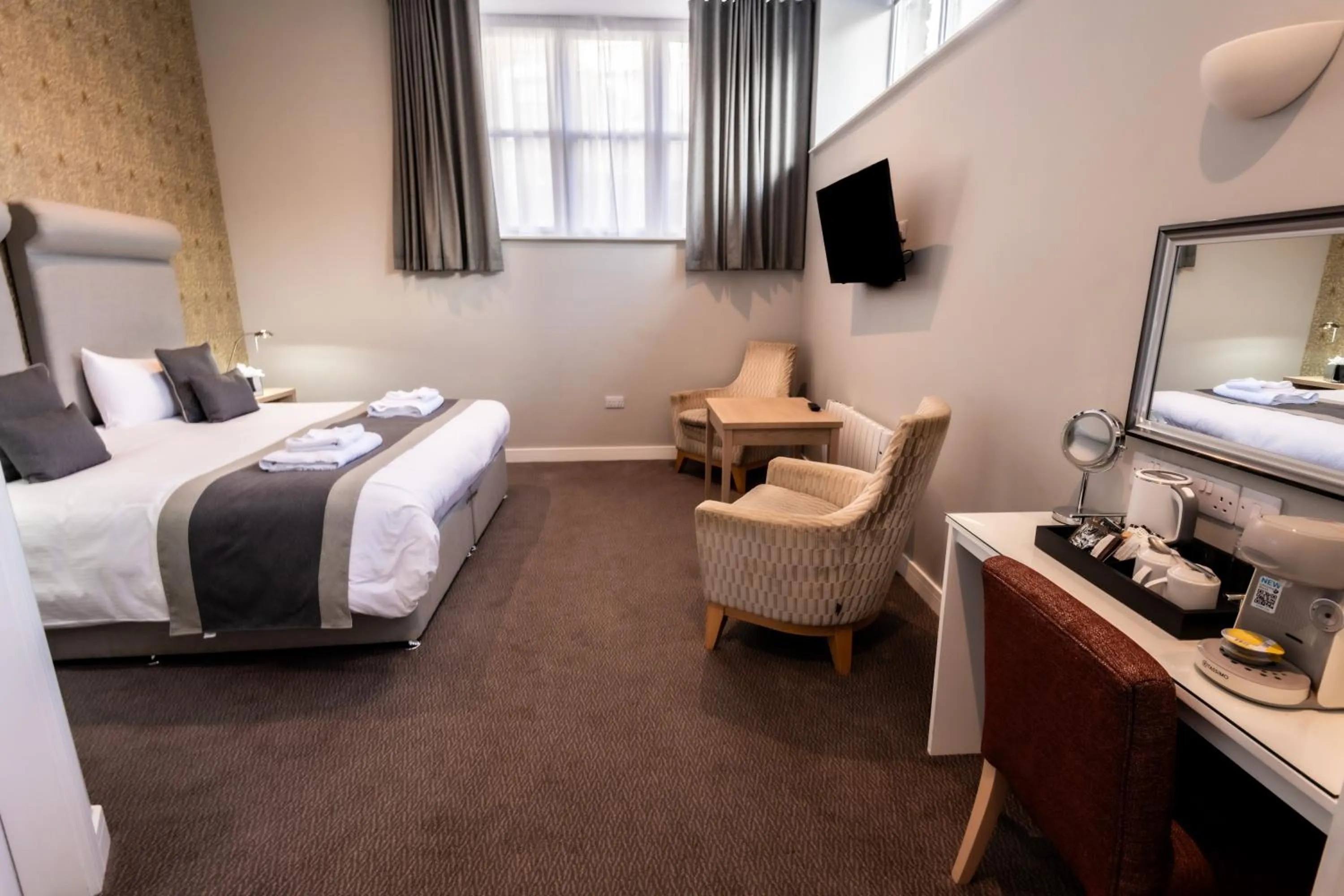 Bedroom, Bed in The Lamplighter Dining ~ Rooms