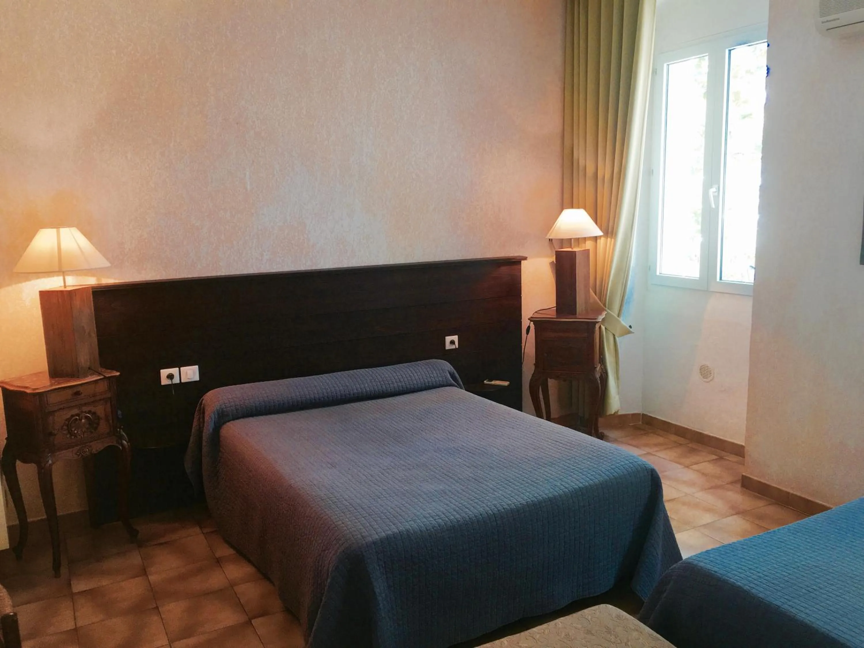 Bed in Hotel Restaurant L'Europe