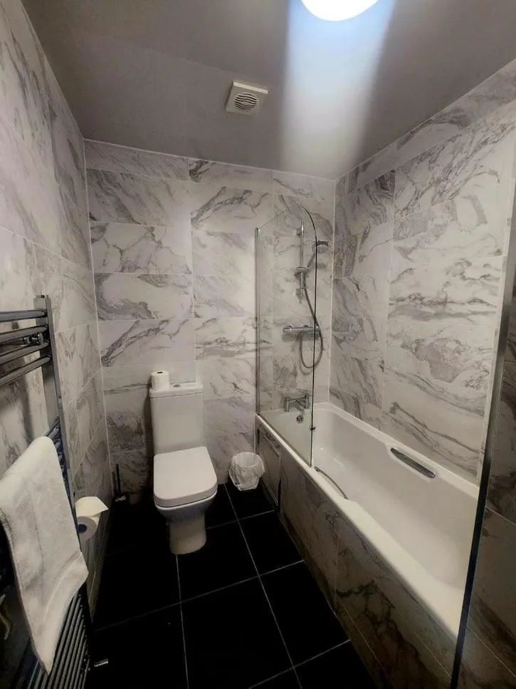 Bathroom in Keppels Head Hotel